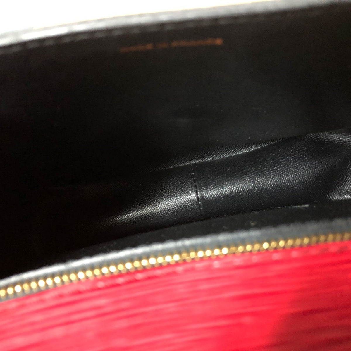 Louis Vuitton Red Leather Shoulder Bag (Pre-Owned)