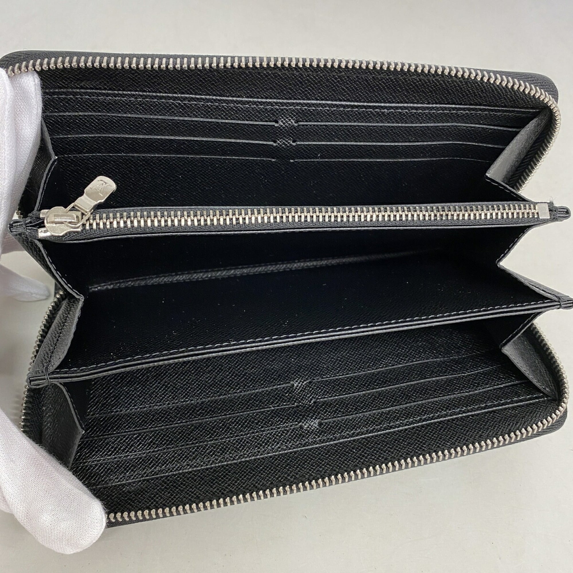 Louis Vuitton Noir Long Wallet (Bi-Fold) (Pre-Owned)