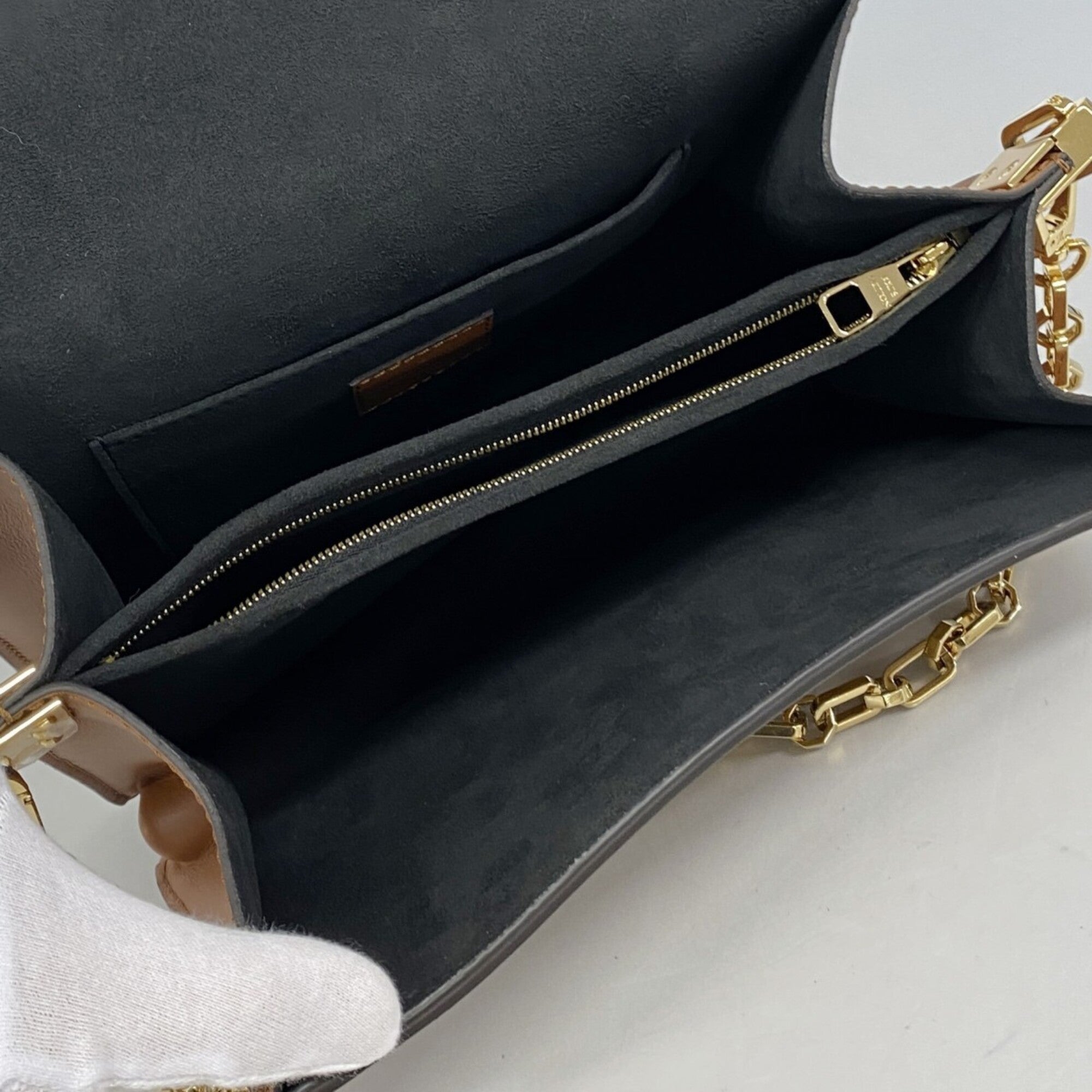 Louis Vuitton Brown Shoulder Bag (Pre-Owned)