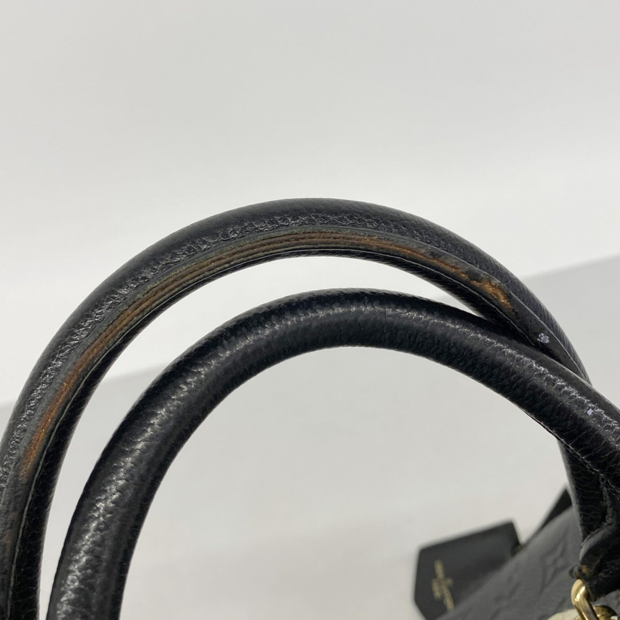 Louis Vuitton Noir Handbag (Pre-Owned)