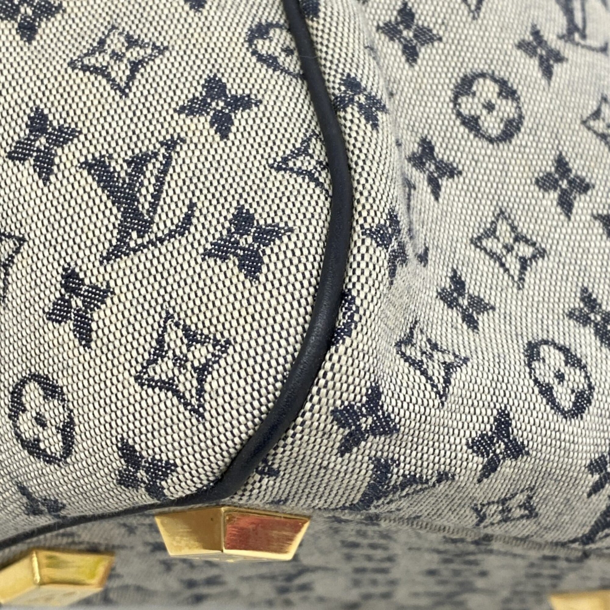 Louis Vuitton Blue Handbag (Pre-Owned)