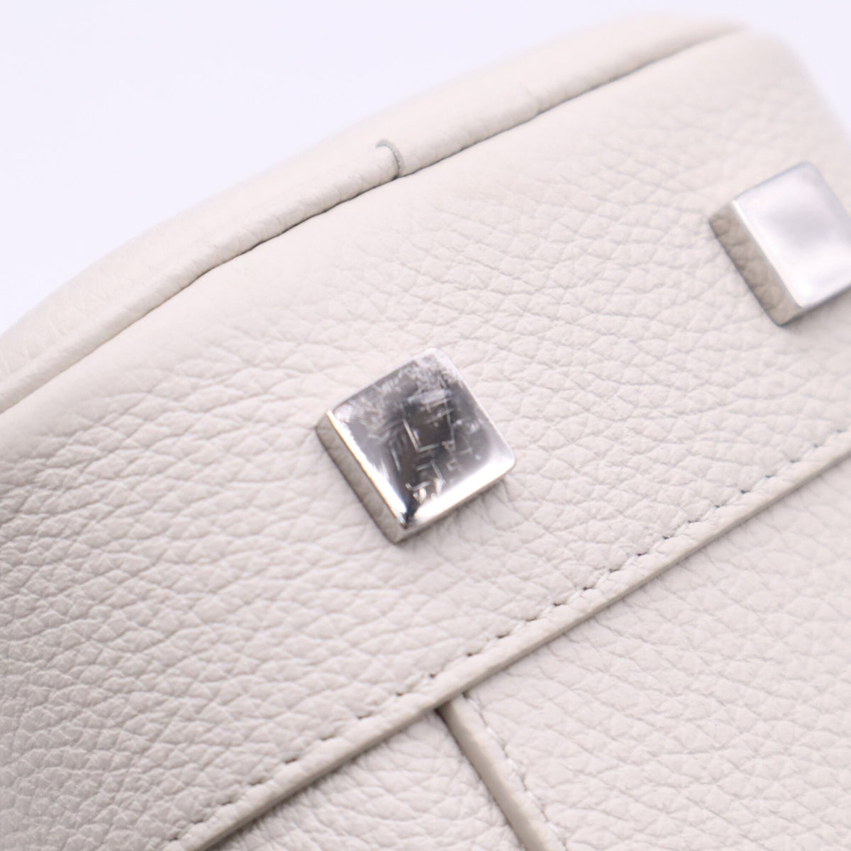 Loewe Amazona White Leather Handbag Shoulder Bag (Pre-Owned)