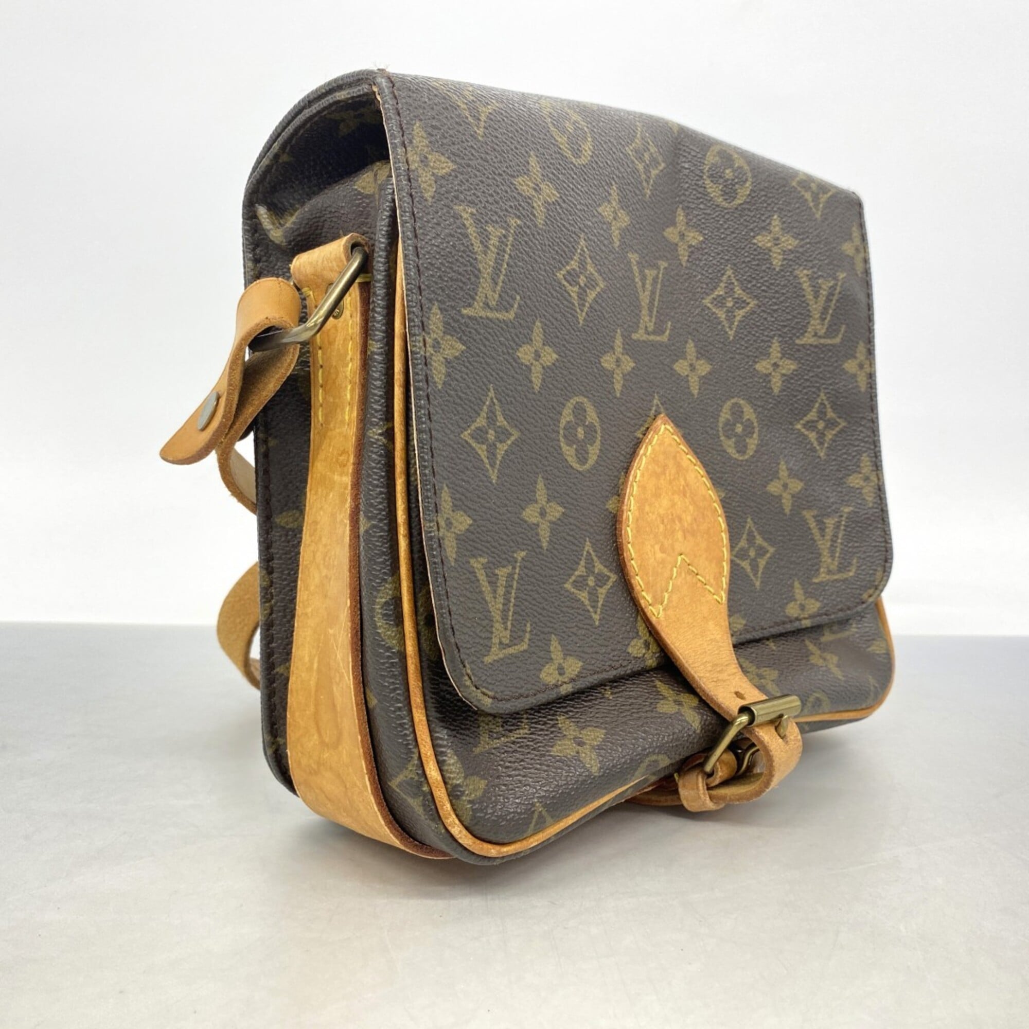 Louis Vuitton Brown Shoulder Bag (Pre-Owned)