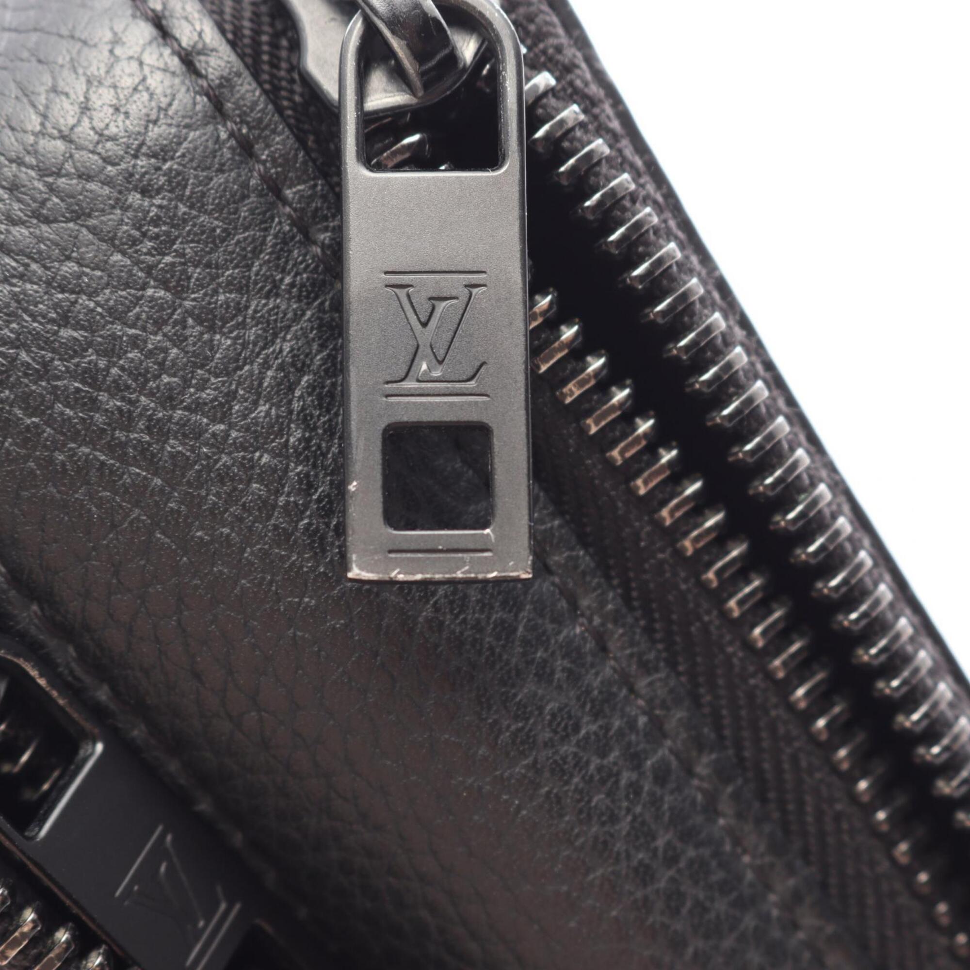 Louis Vuitton Black Noir Leather Handbag Shoulder Bag (Pre-Owned)