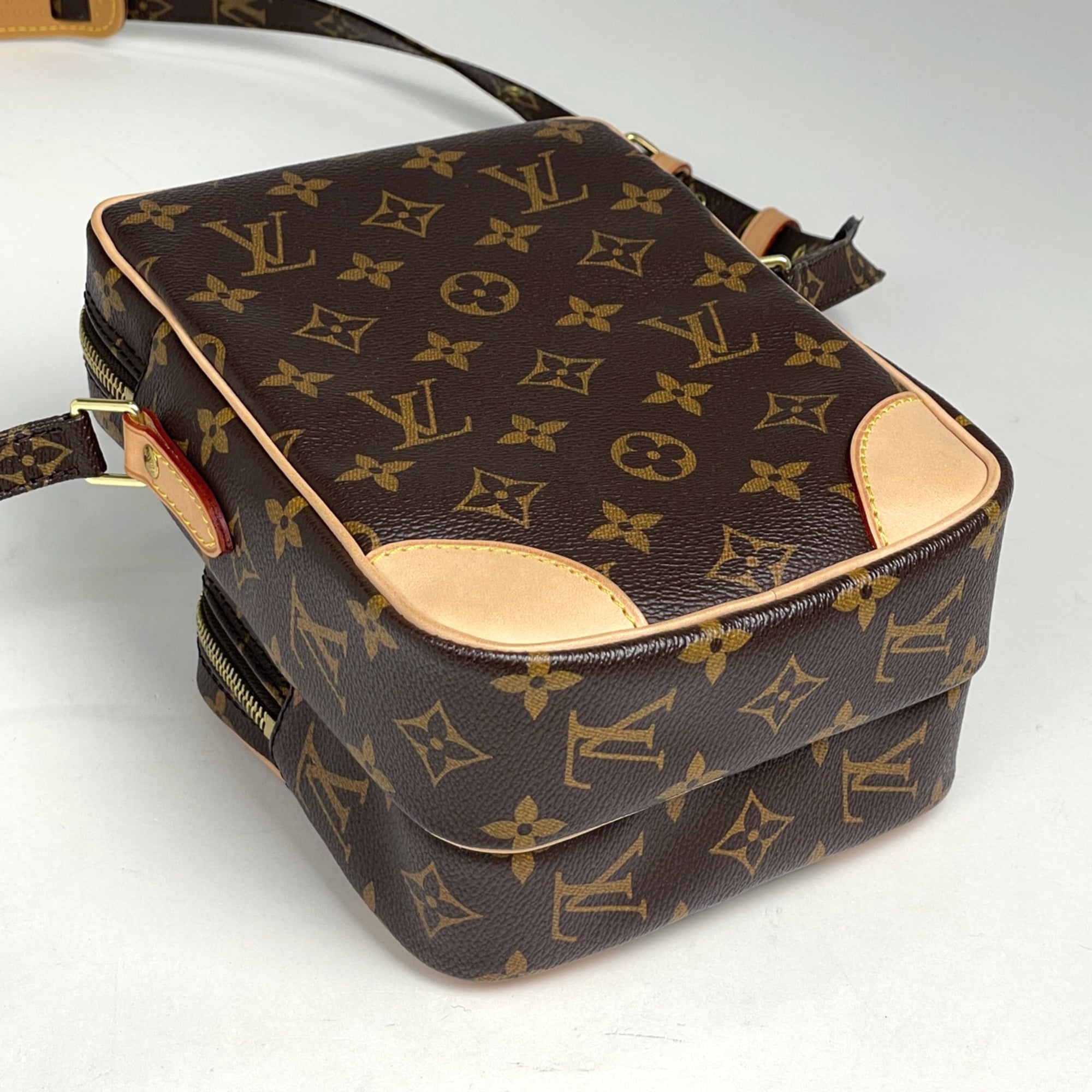 Louis Vuitton Brown Monogram Shoulder Bag (Pre-Owned)