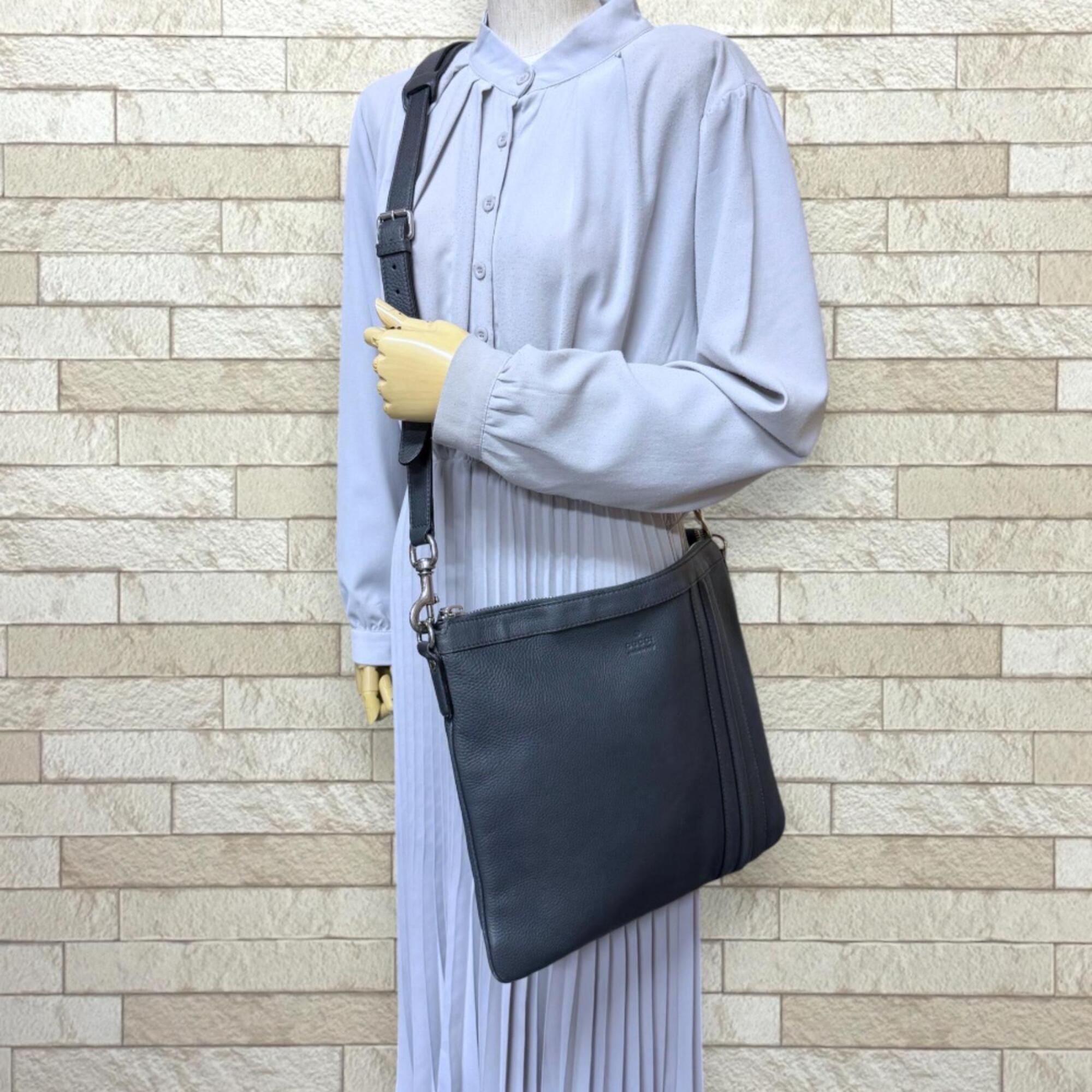 Gucci Gray Leather Shoulder Bag (Pre-Owned)