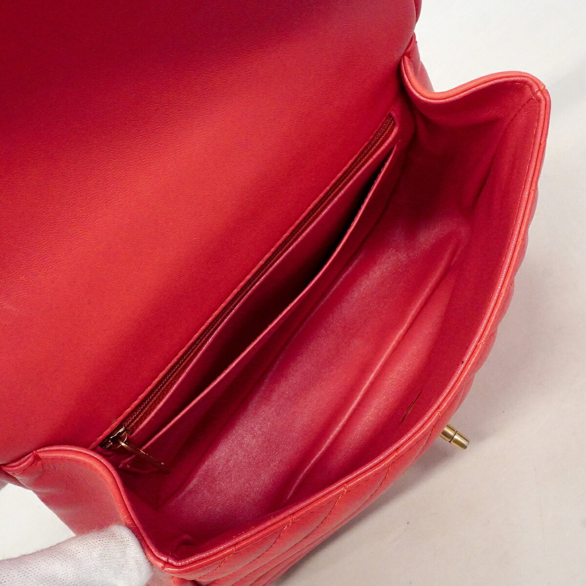 Chanel Pink Leather Handbag (Pre-Owned)