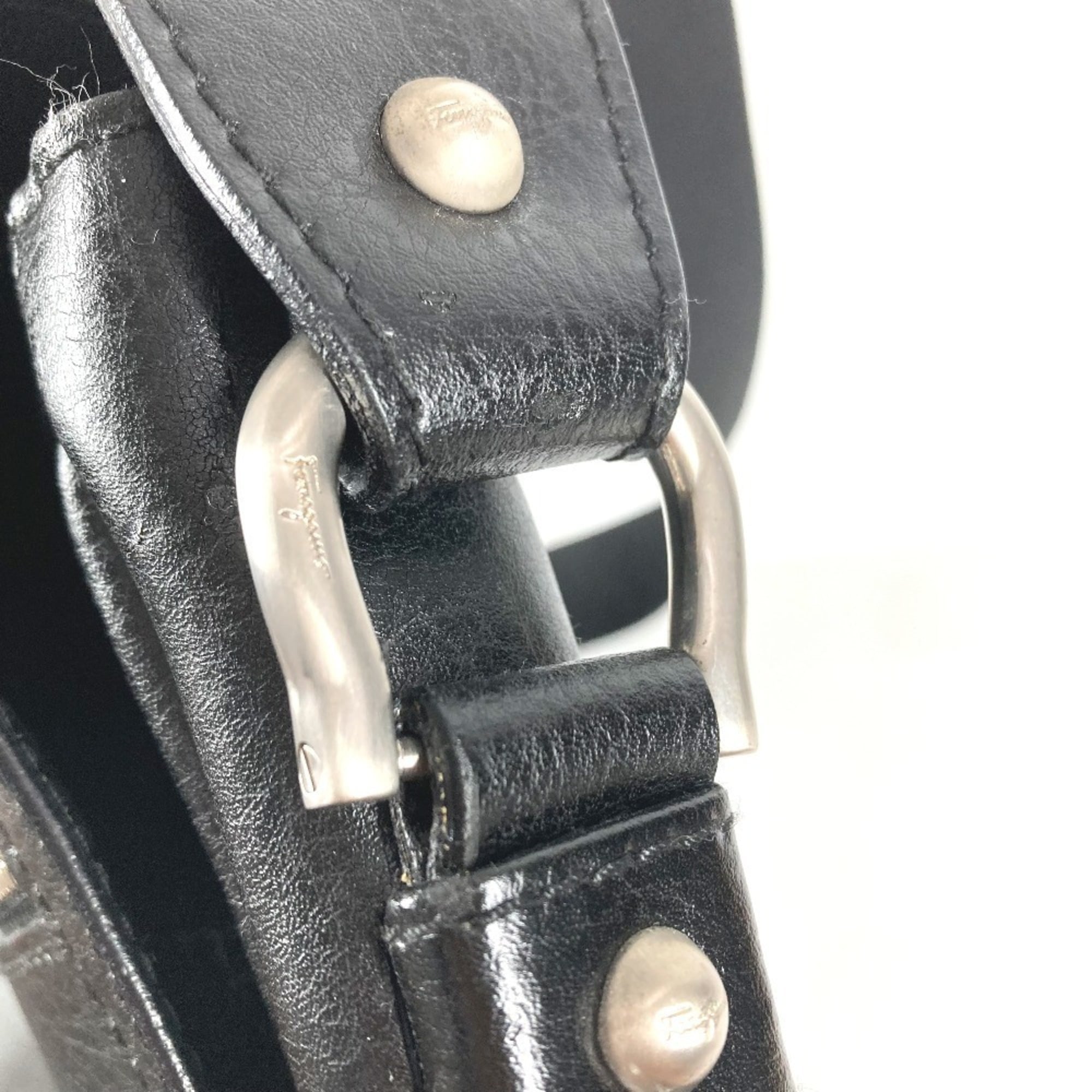 Salvatore Ferragamo Black Leather Messenger Bag Shoulder Bag (Pre-Owned)