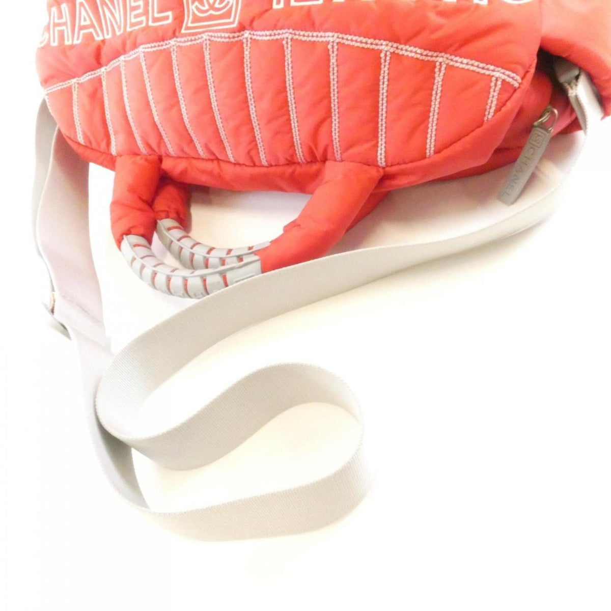 Chanel Red Color Nylon Handbag (Pre-Owned)