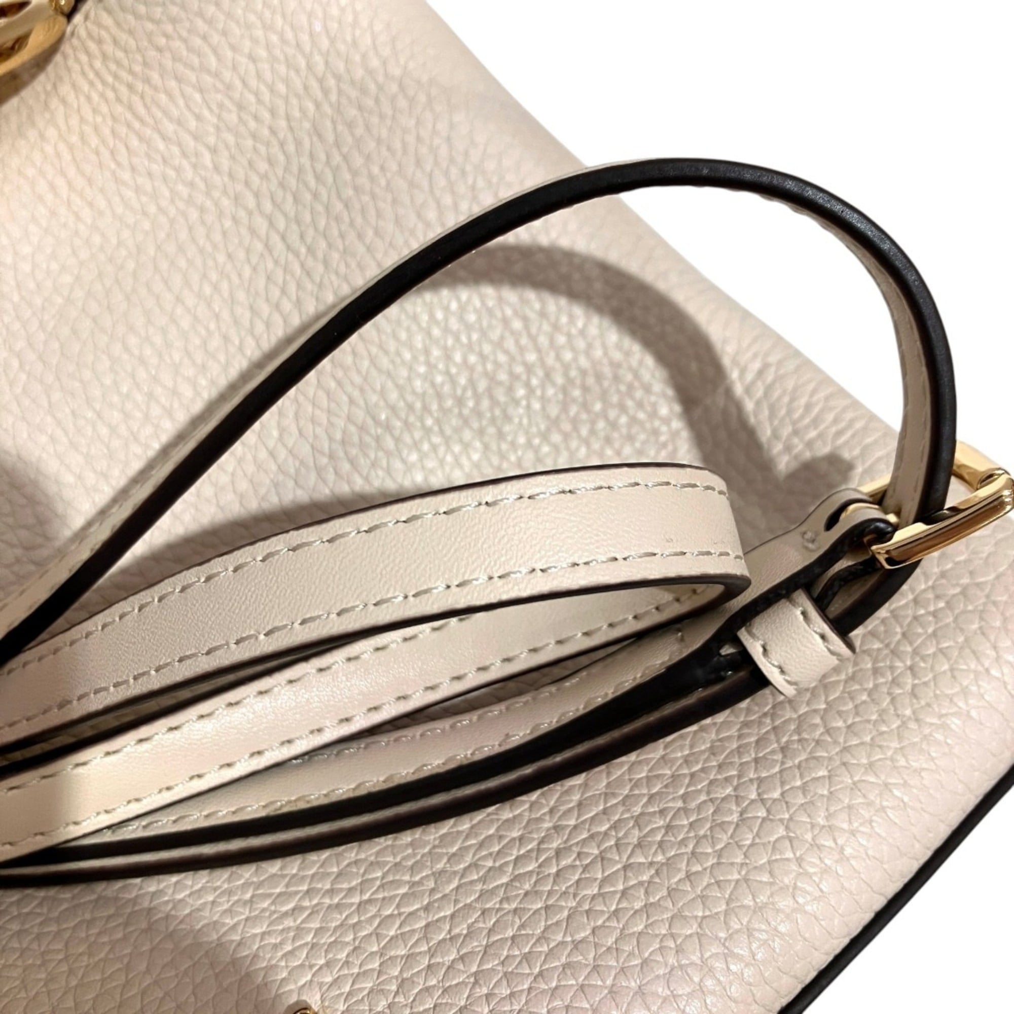 Michael Kors Cream Leather Shoulder Bag (Pre-Owned)