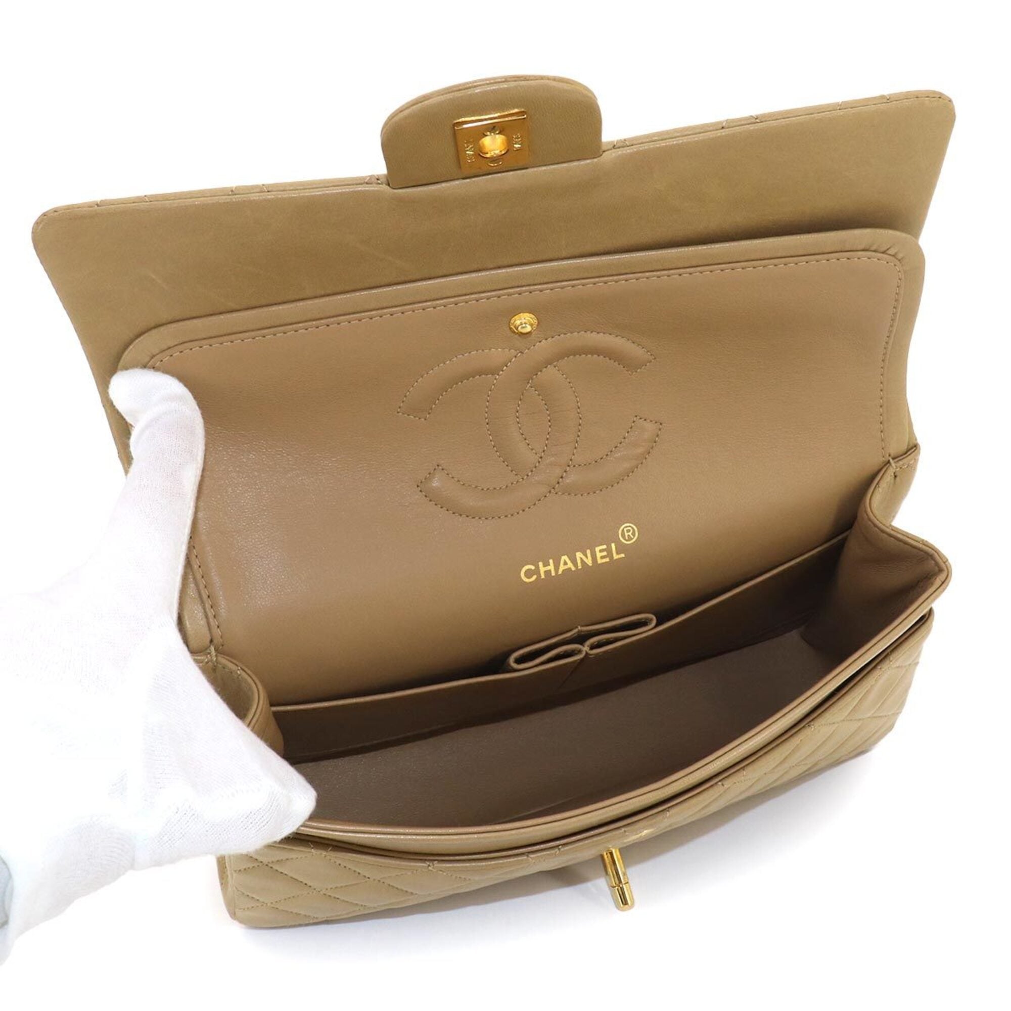 Chanel Beige Leather Handbag Shoulder Bag (Pre-Owned)
