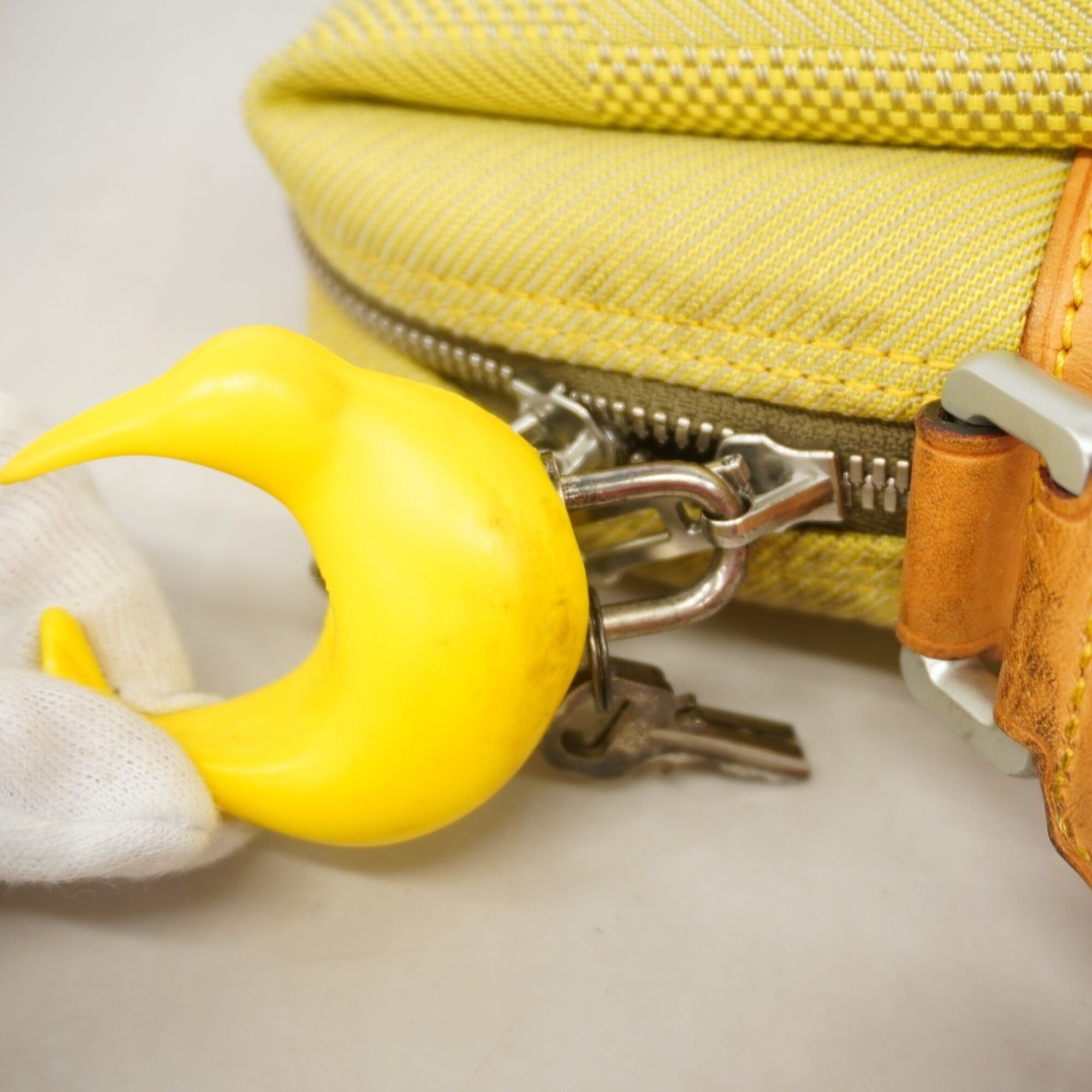 Louis Vuitton Yellow Shoulder Bag (Pre-Owned)