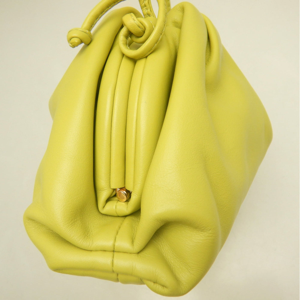 Bottega Veneta Gold Leather Pouch Shoulder Bag (Pre-Owned)