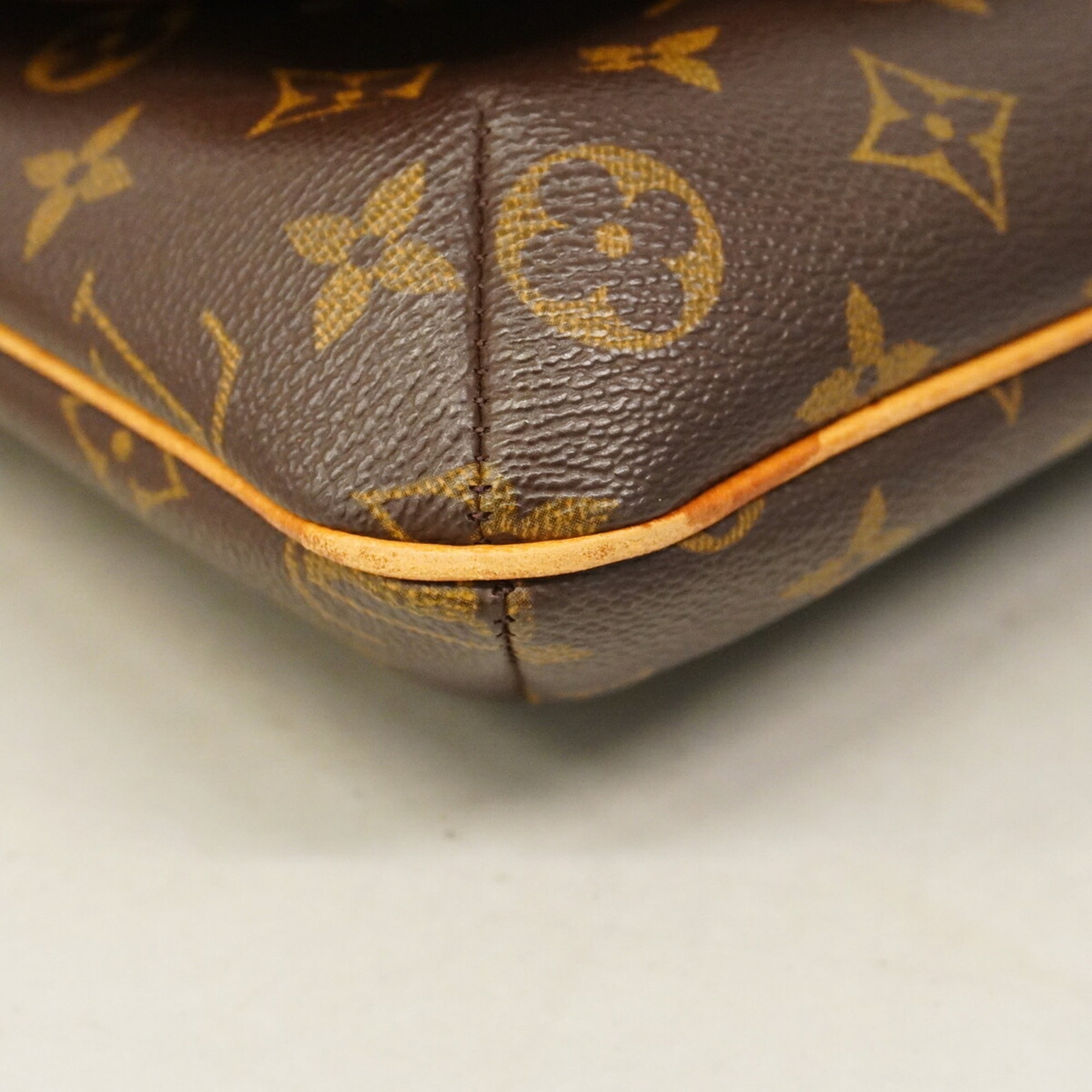 Louis Vuitton Brown Shoulder Bag (Pre-Owned)