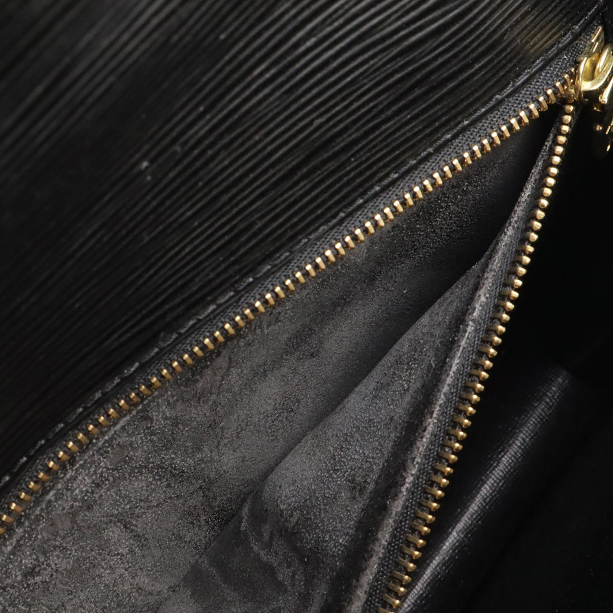 Louis Vuitton Black Galle Noir Epi Leather Handbag Shoulder Bag (Pre-Owned)