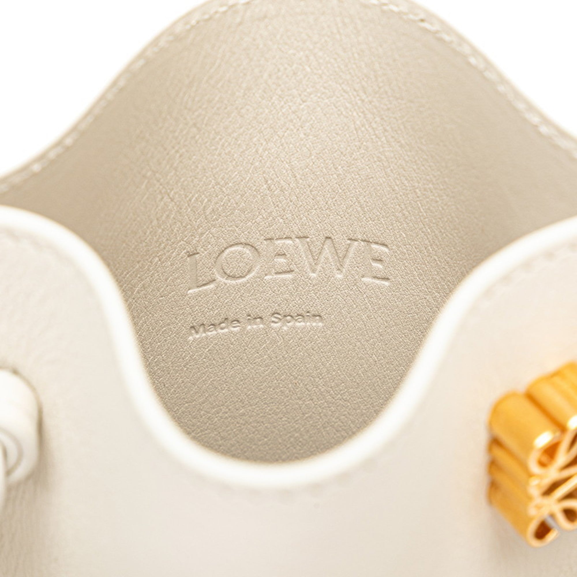 Loewe Off-White Leather Shoulder Bag (Pre-Owned)