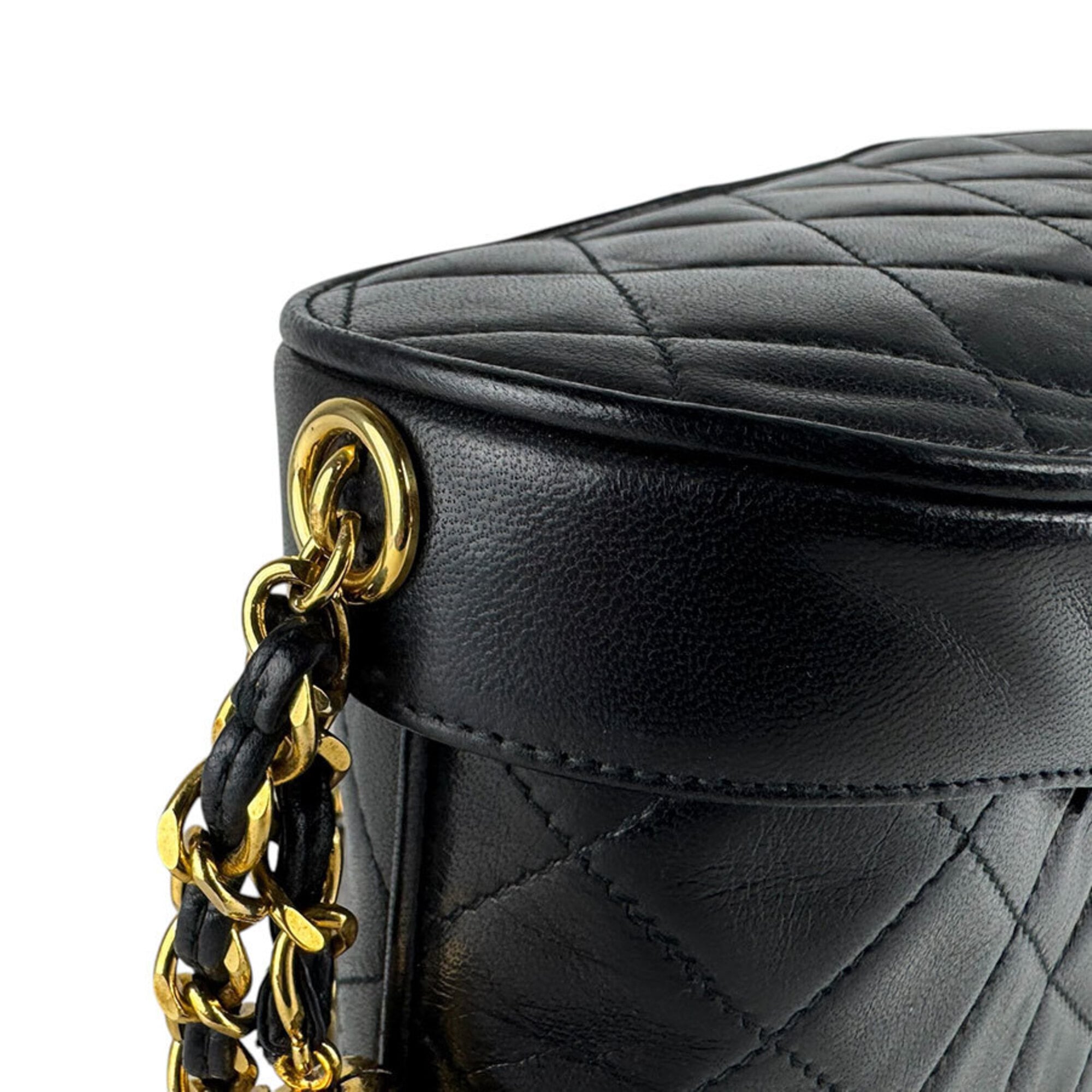 Chanel Black Leather Shoulder Bag (Pre-Owned)