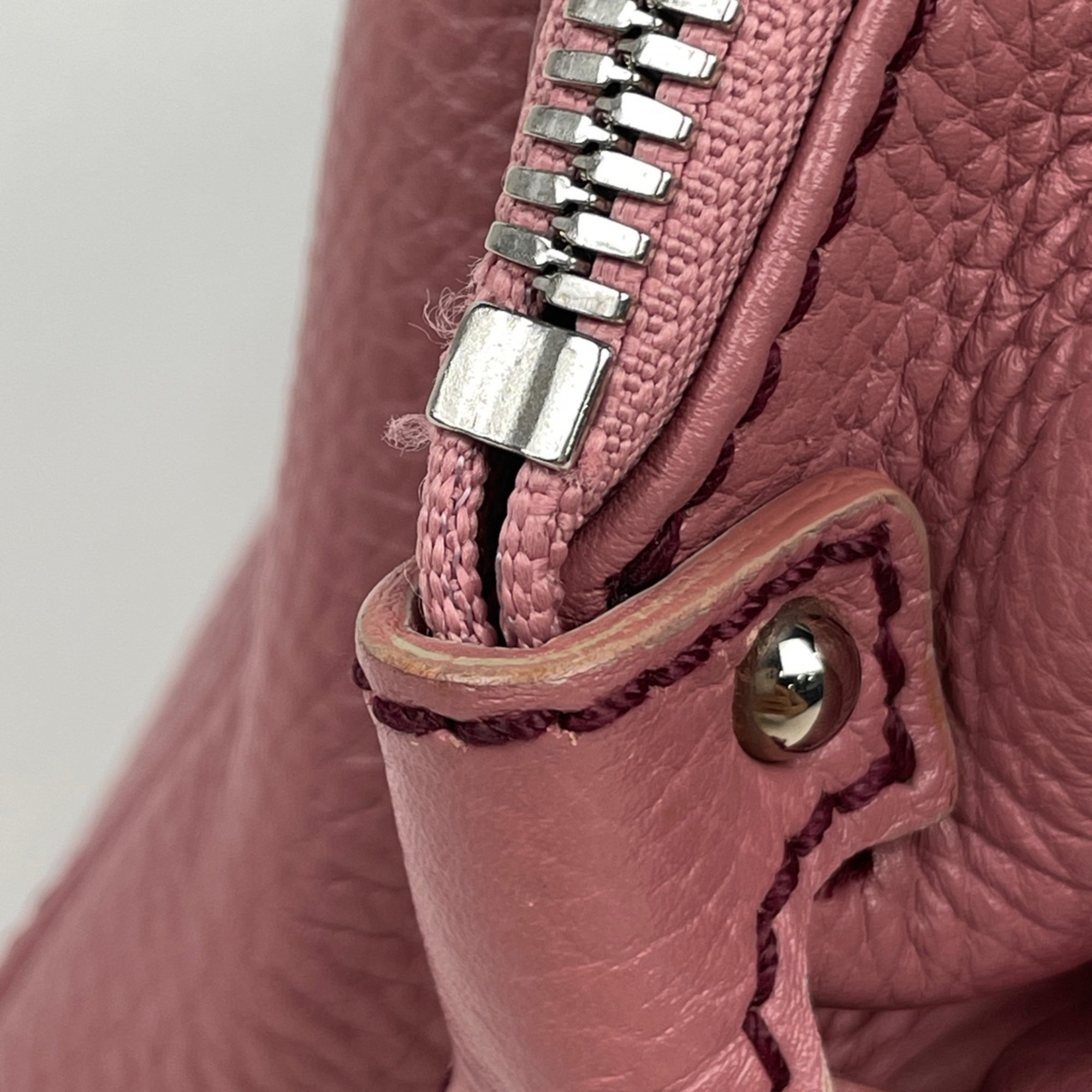 Chanel Pink Leather Handbag (Pre-Owned)