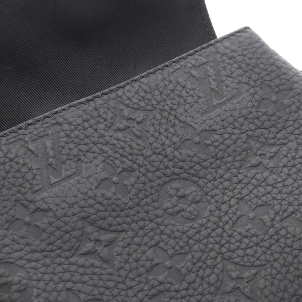 Louis Vuitton Black Noir Leather Shoulder Bag (Pre-Owned)