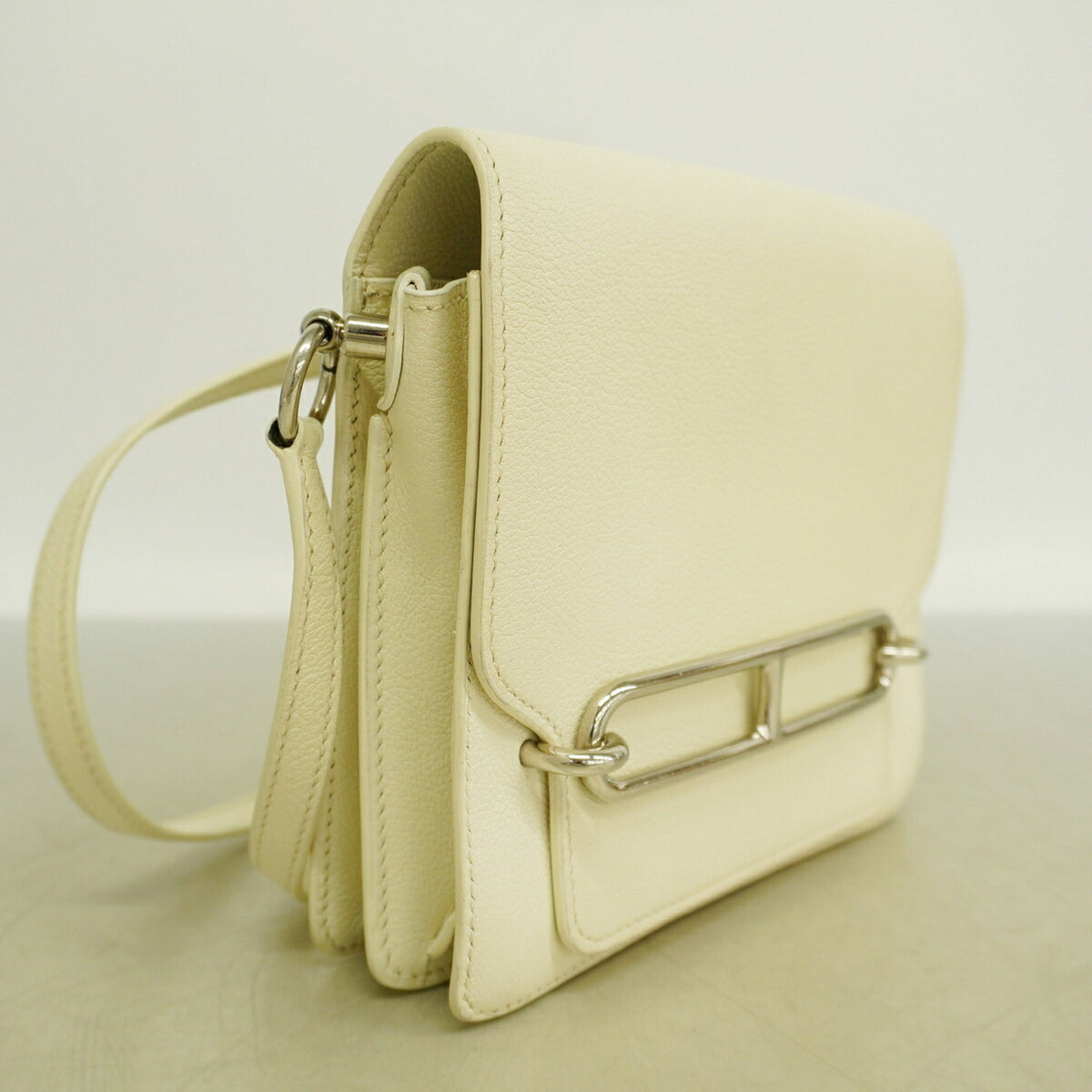 Hermes White Shoulder Bag (Pre-Owned)