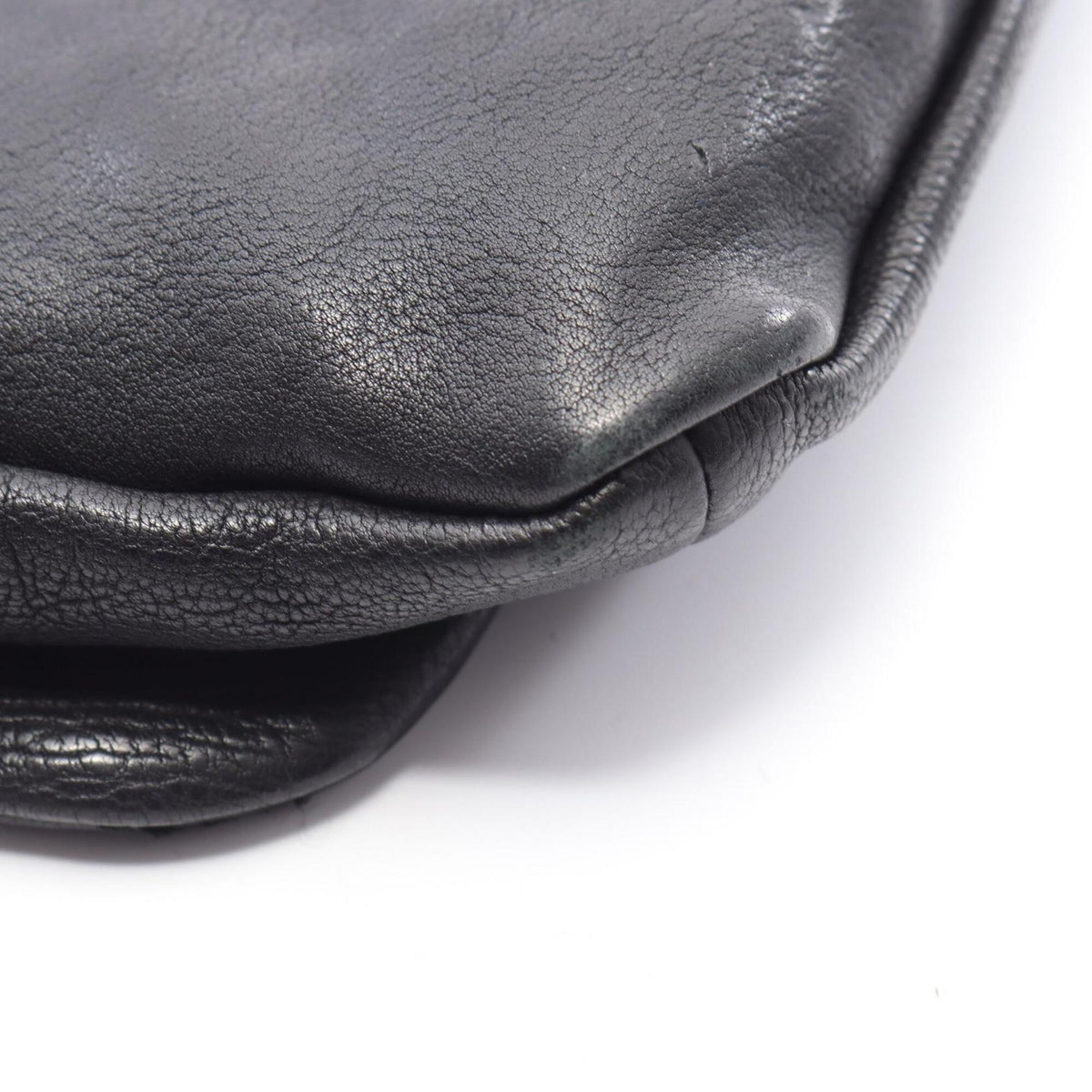 Chanel Black Leather Shoulder Bag (Pre-Owned)