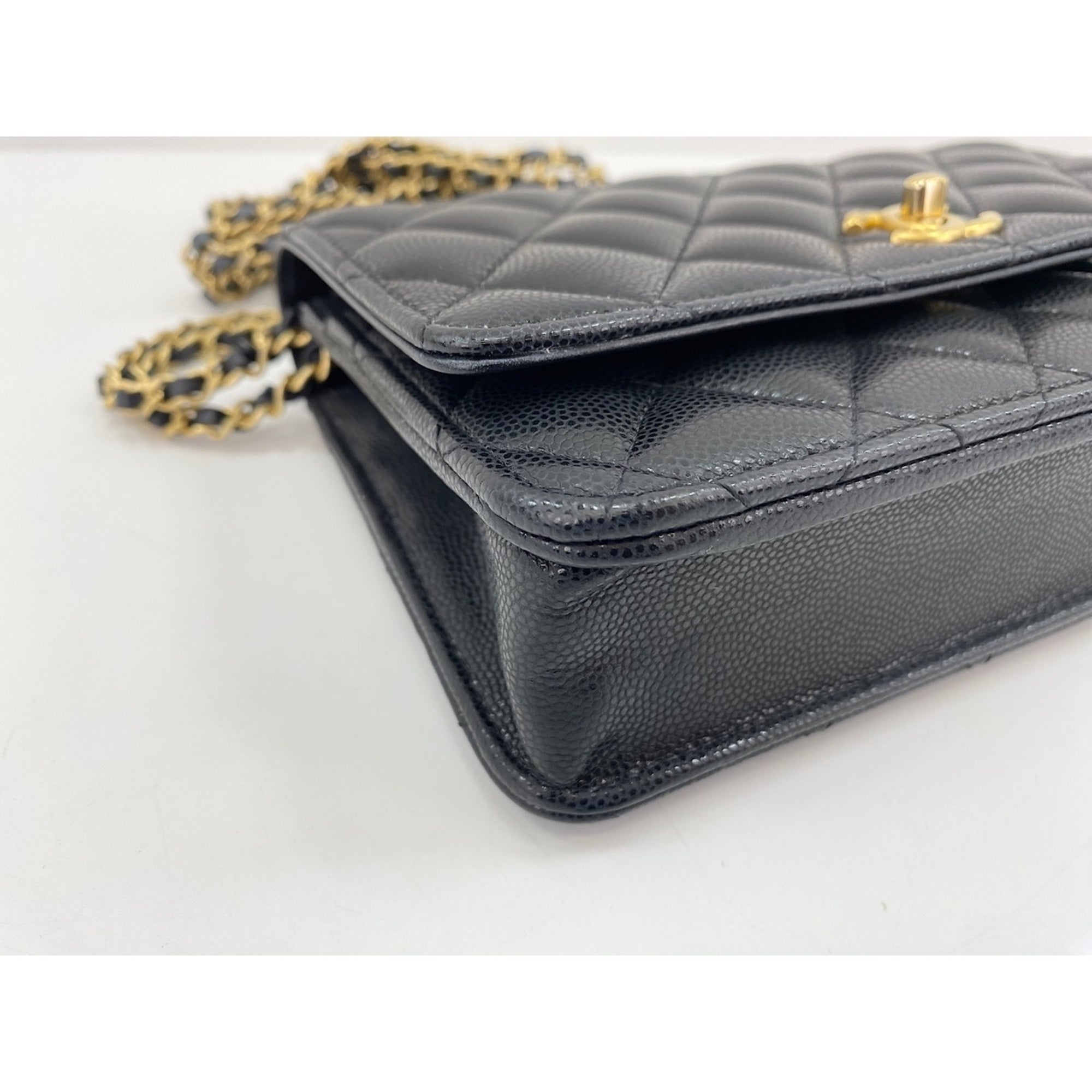 Chanel Black Shoulder Bag (Pre-Owned)