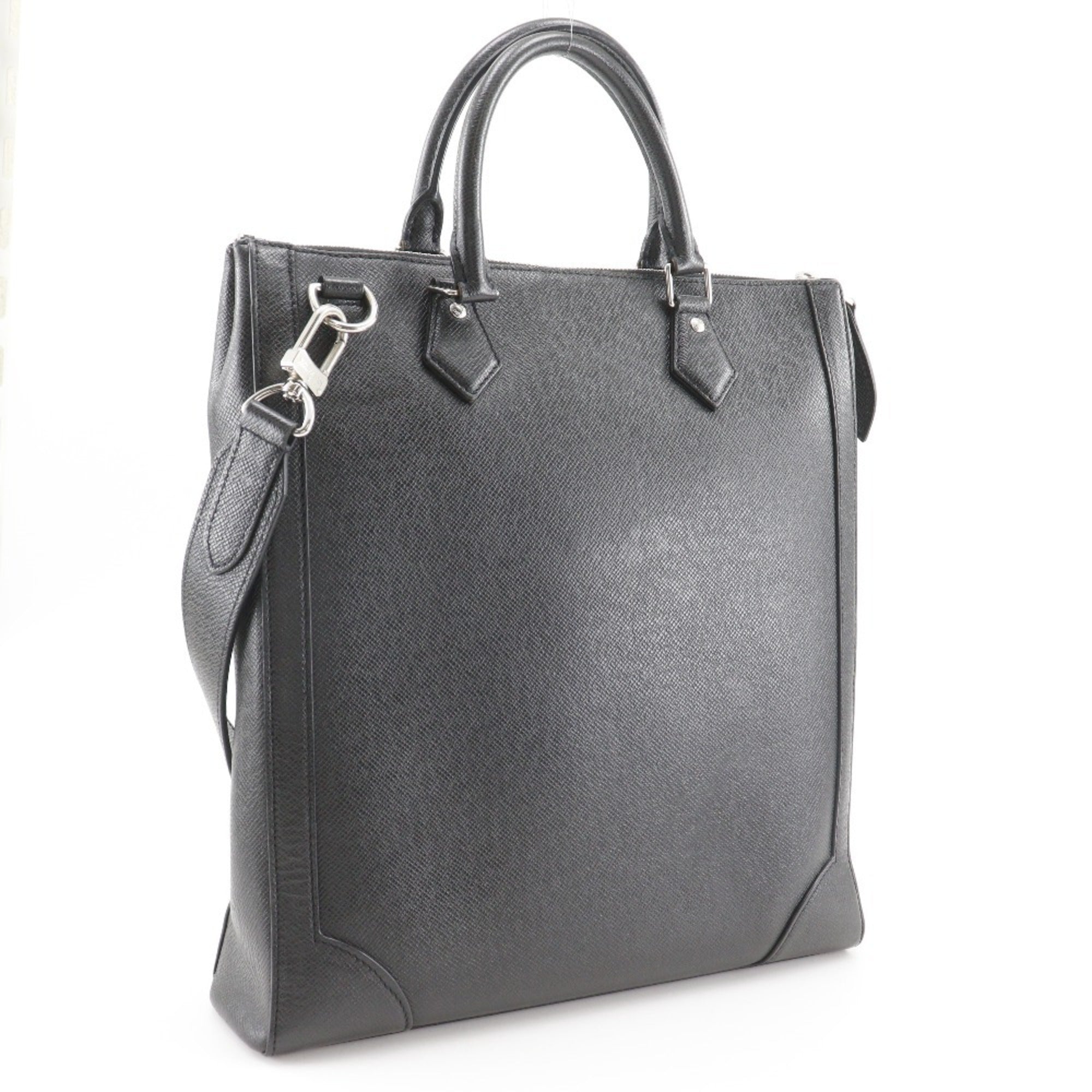 Louis Vuitton Taiga Black Taiga Leather Handbag Tote Bag (Pre-Owned)