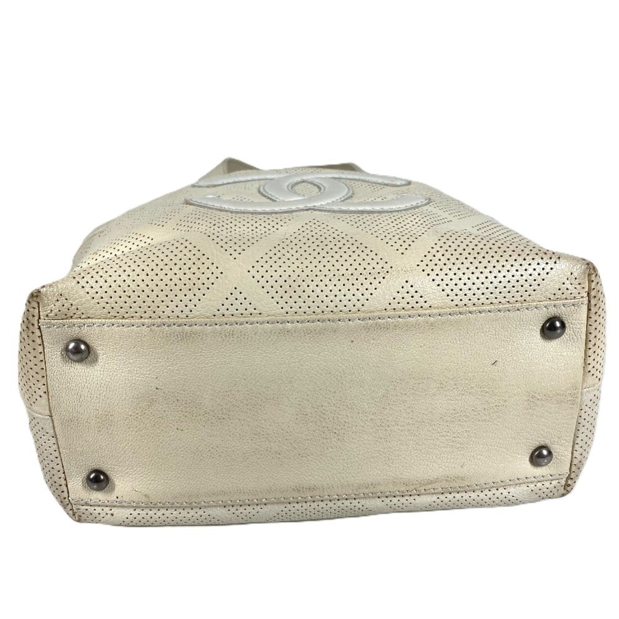 Chanel Ivory Leather Handbag Tote Bag (Pre-Owned)