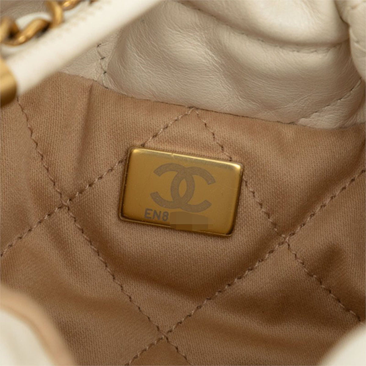 Chanel White Leather Shoulder Bag (Pre-Owned)