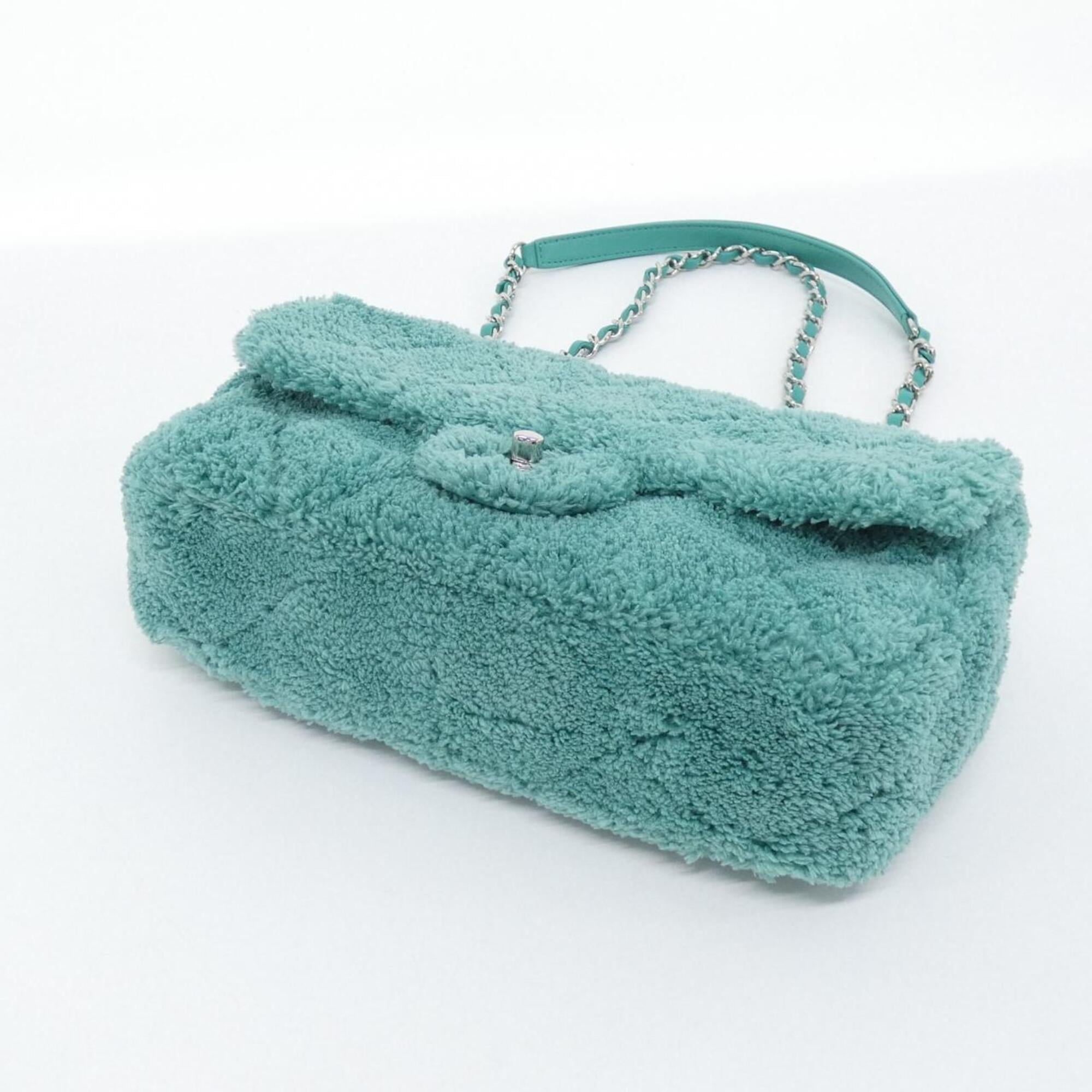Chanel Green Shoulder Bag (Pre-Owned)