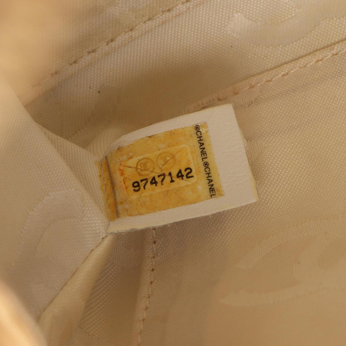 Chanel Beige Leather Handbag (Pre-Owned)