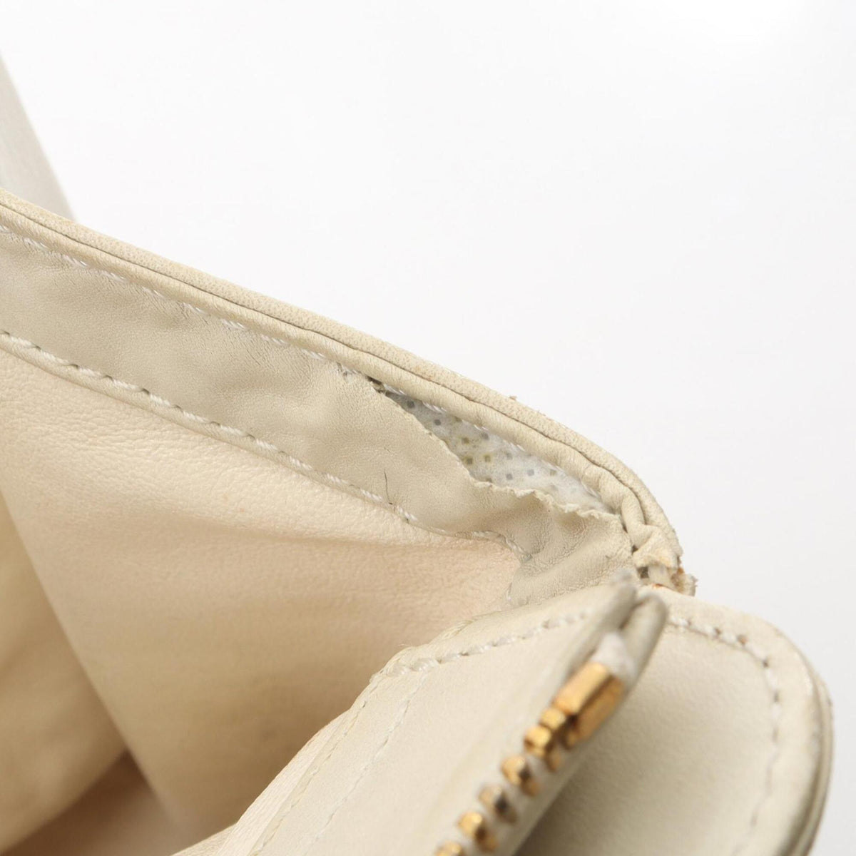 Chanel White Leather Handbag Tote Bag (Pre-Owned)