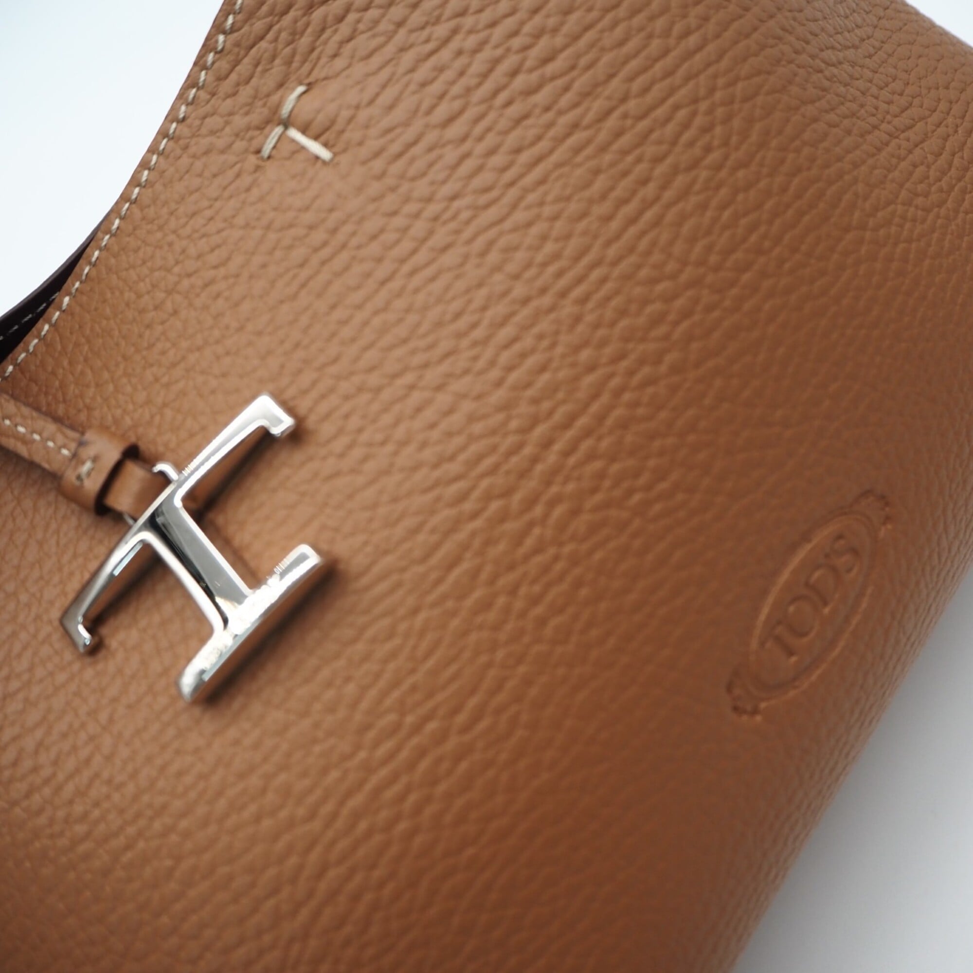 Tod's Brown Leather Handbag (Pre-Owned)