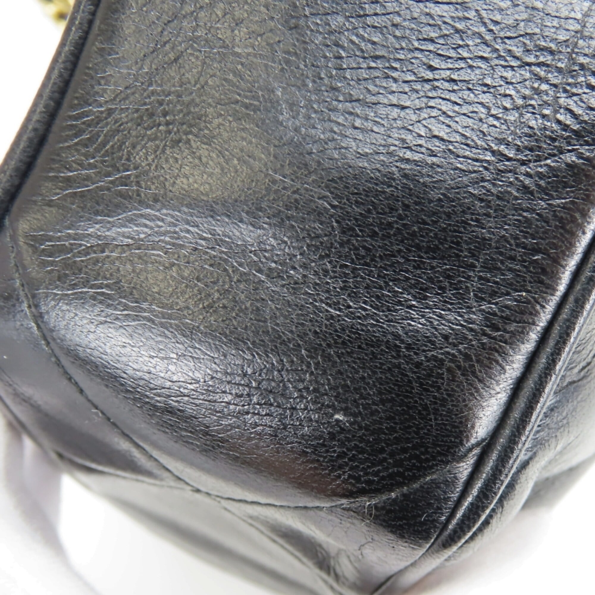 Chanel Black Leather Shoulder Bag (Pre-Owned)