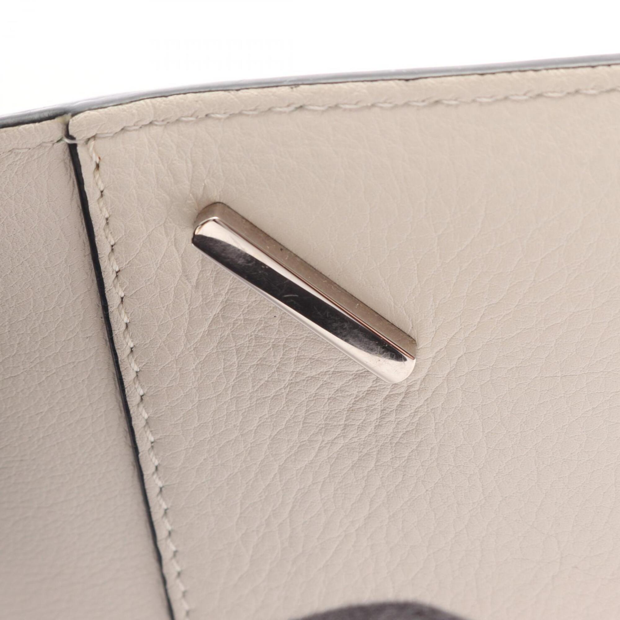 Loewe White Leather Handbag (Pre-Owned)