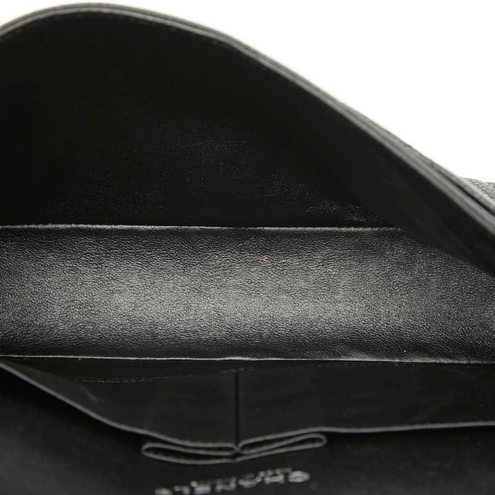 Chanel Black Grained Calfskin Shoulder Bag (Pre-Owned)