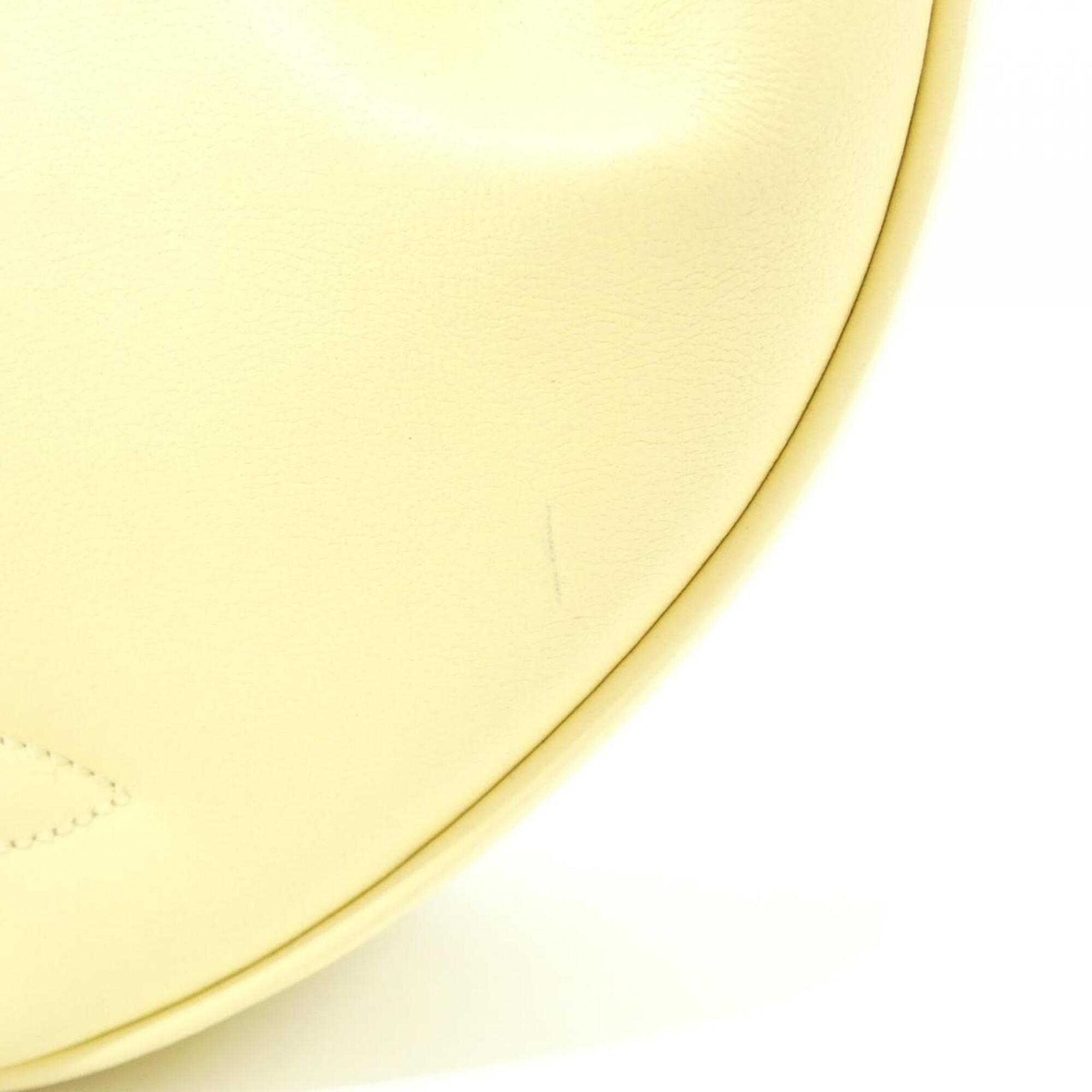 Louis Vuitton Gold Leather Shoulder Bag (Pre-Owned)