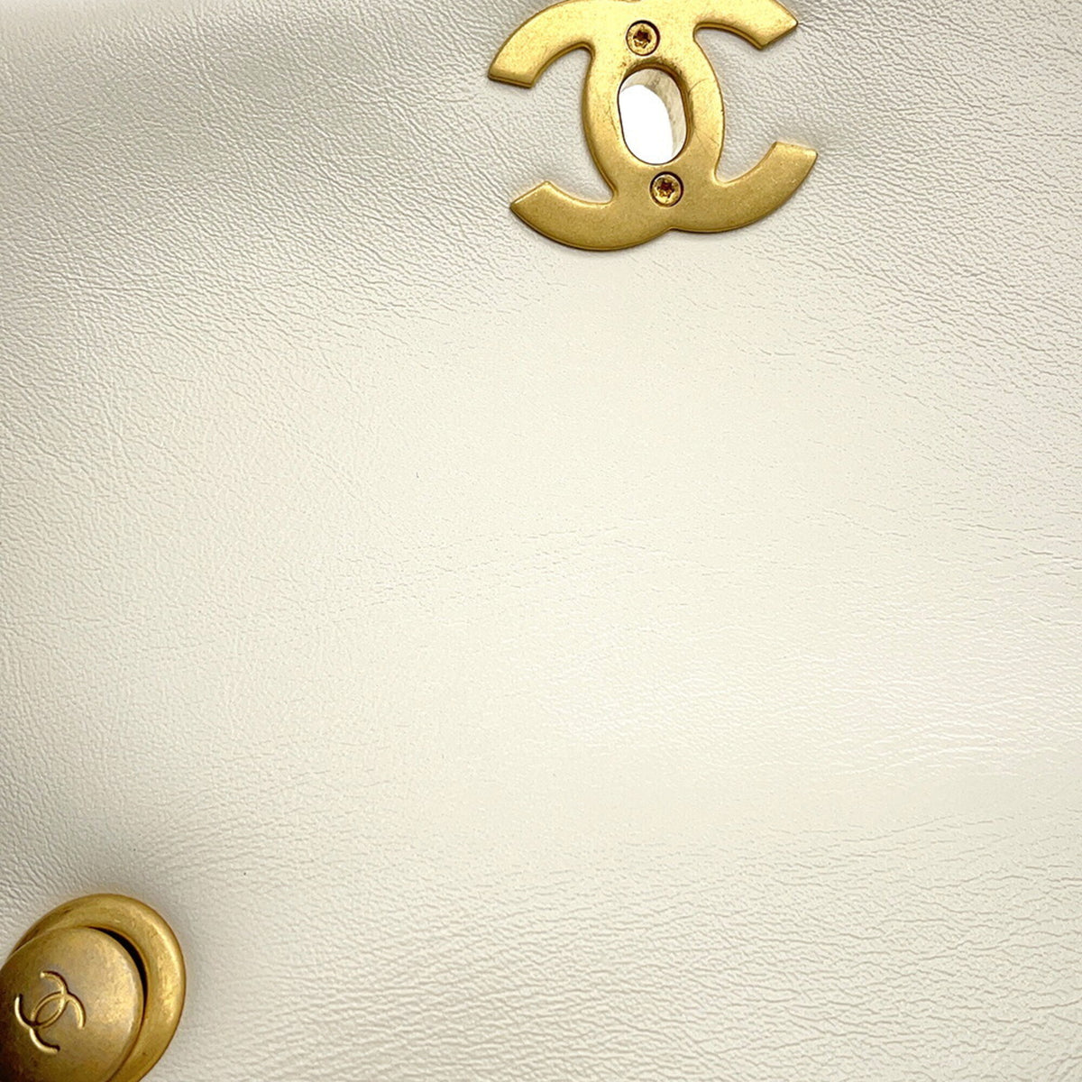 Chanel Matelasse White Leather Handbag Shoulder Bag (Pre-Owned)