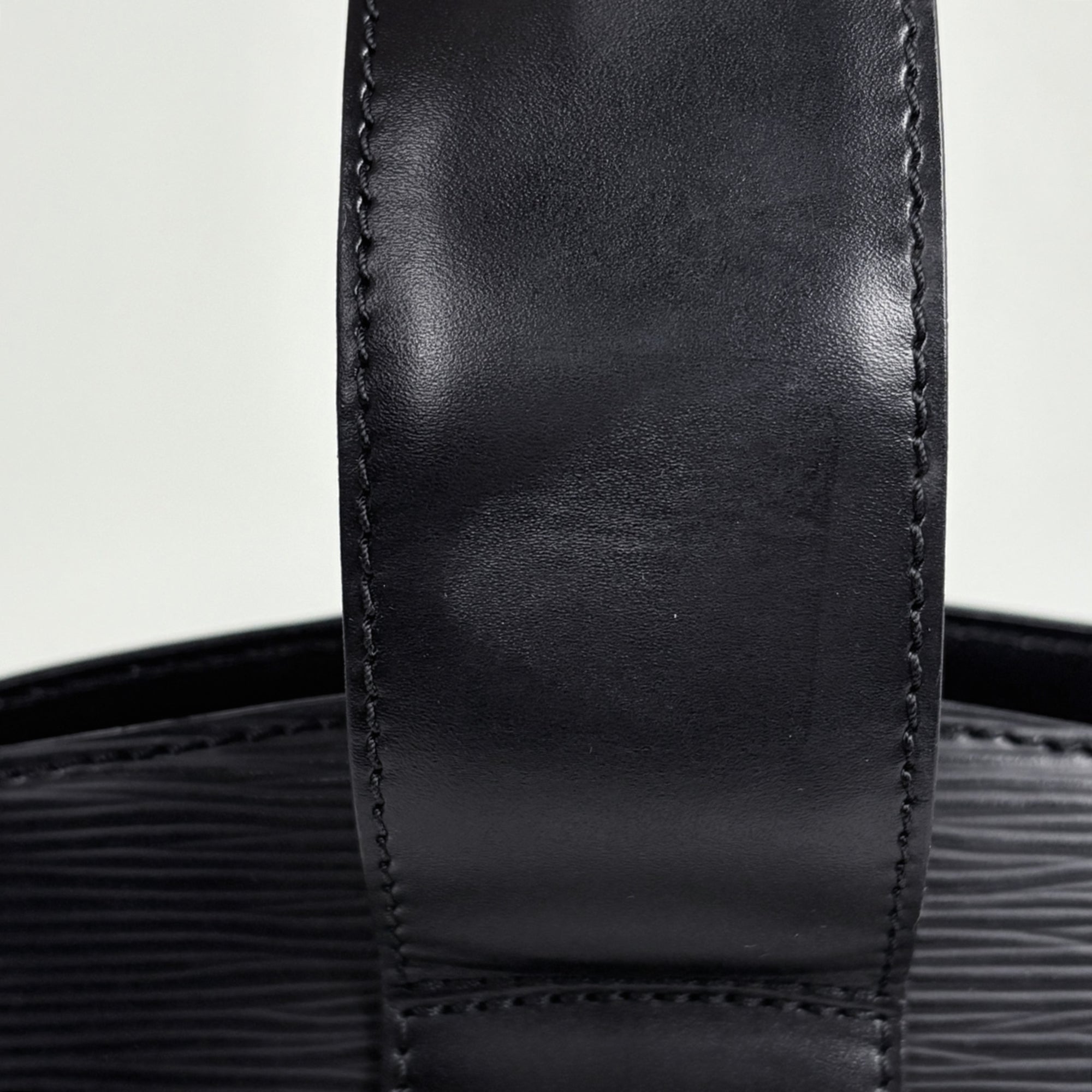 Louis Vuitton Black Noir Epi Leather Shoulder Bag (Pre-Owned)