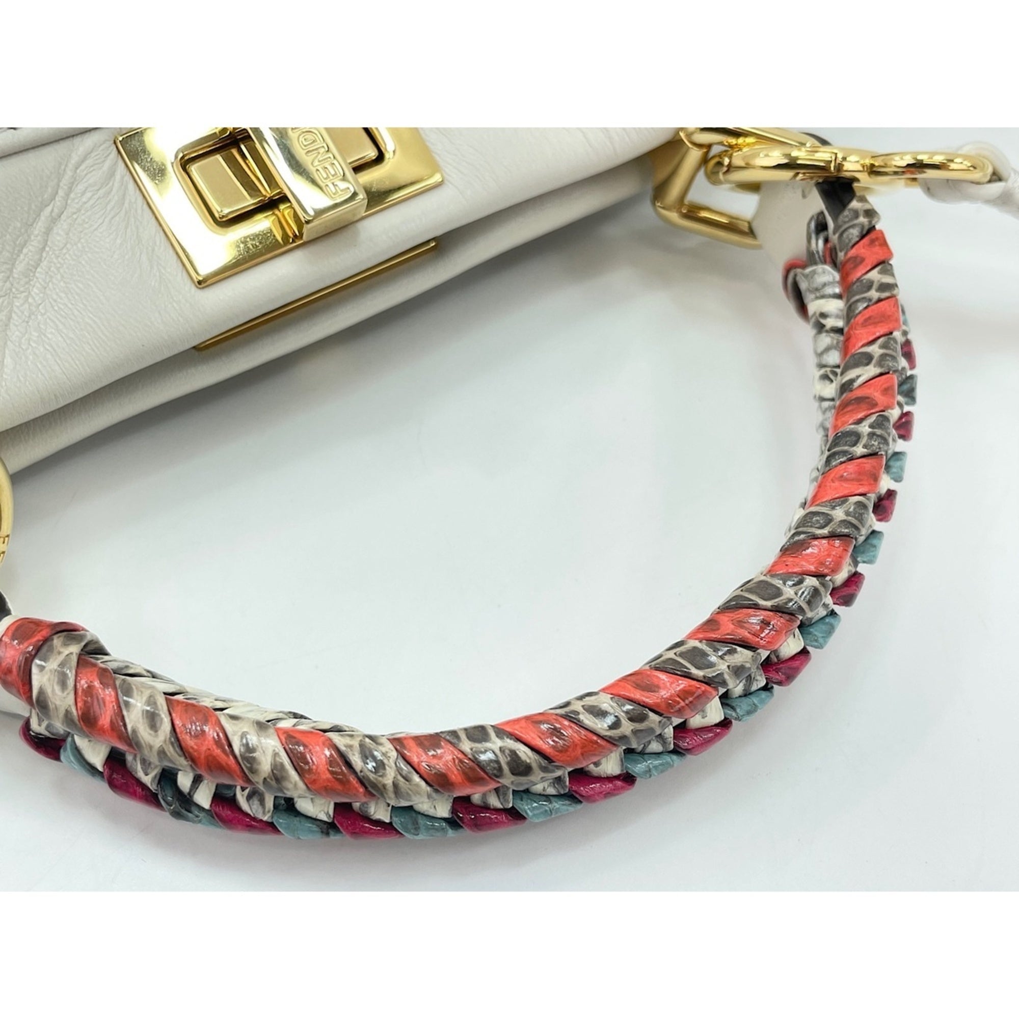 Fendi White Handbag (Pre-Owned)