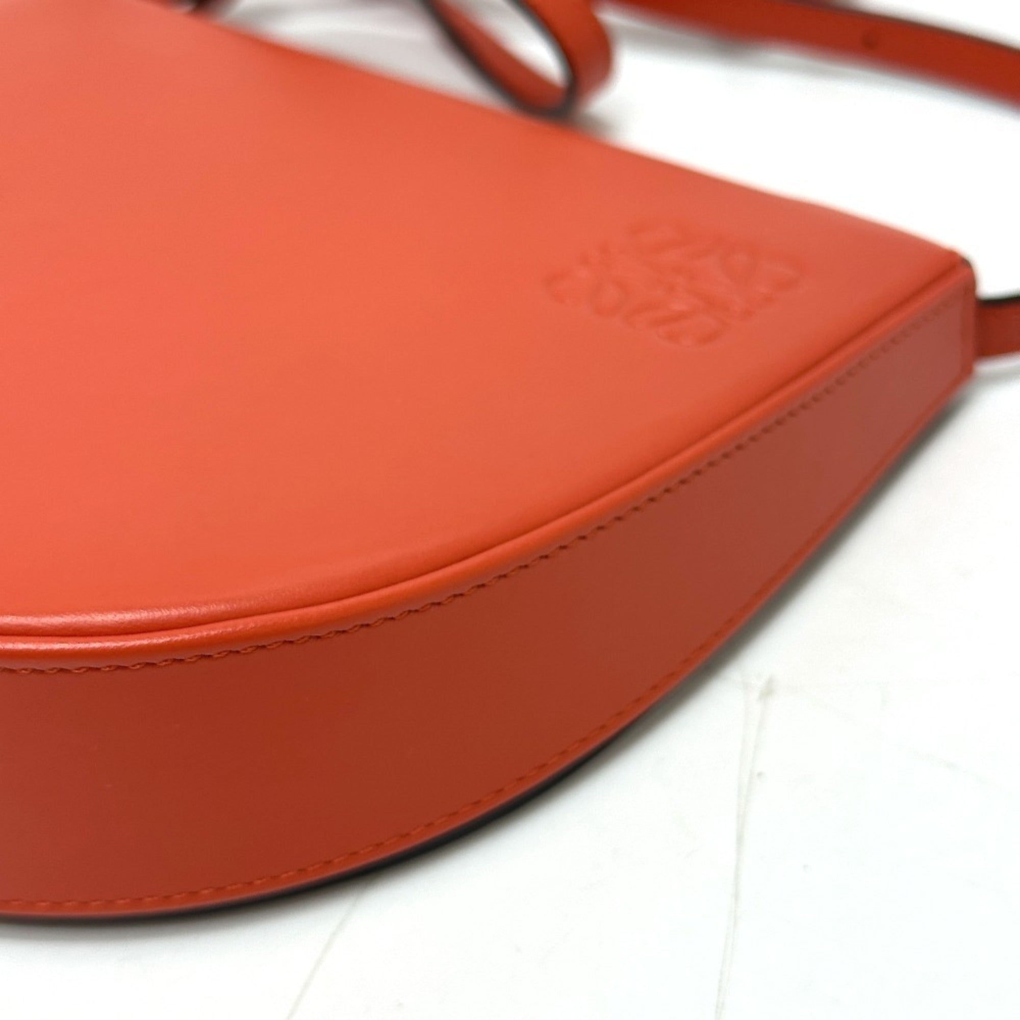Loewe Orange Leather Shoulder Bag (Pre-Owned)