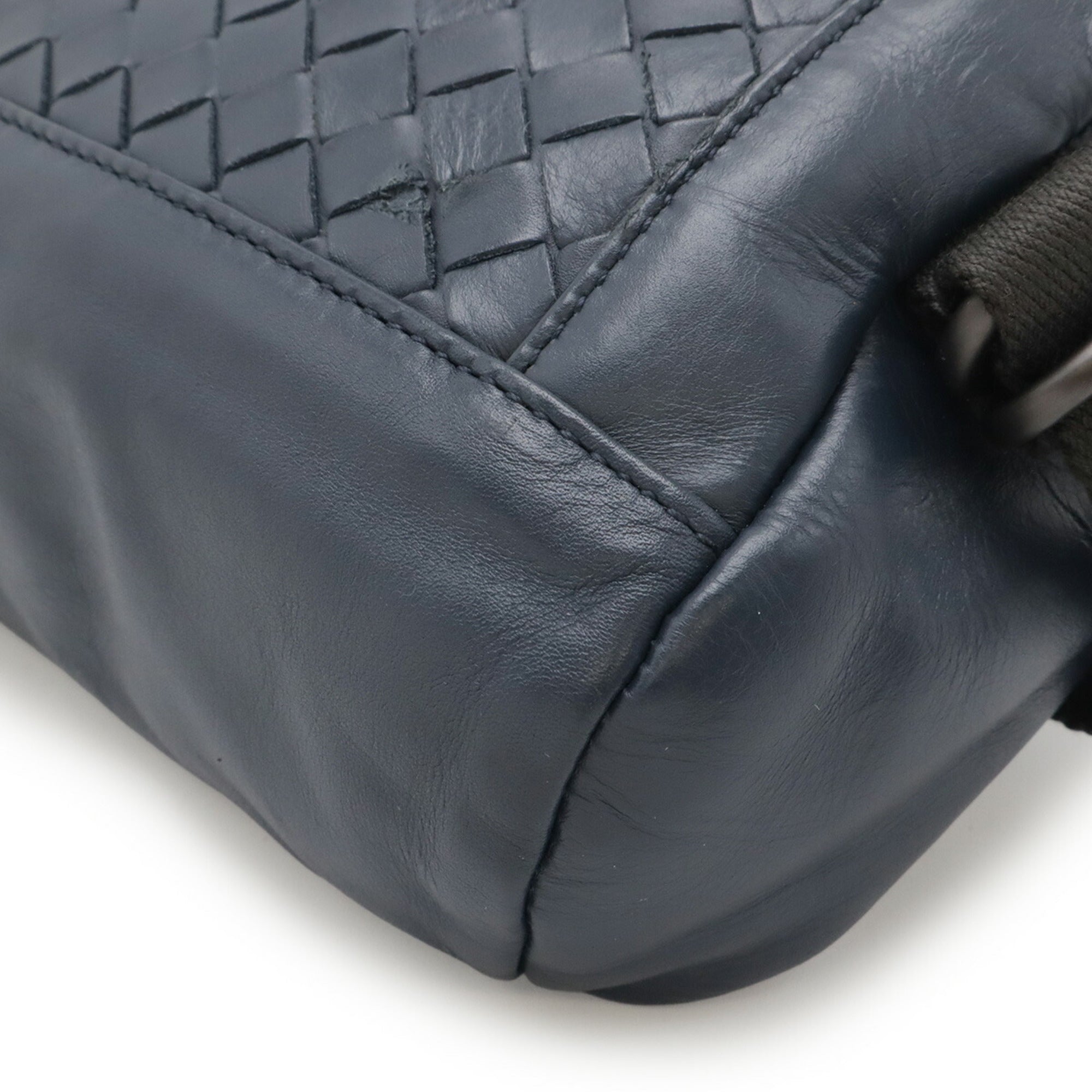 Bottega Veneta Intrecciato Navy Leather Sling Bag (Pre-Owned)