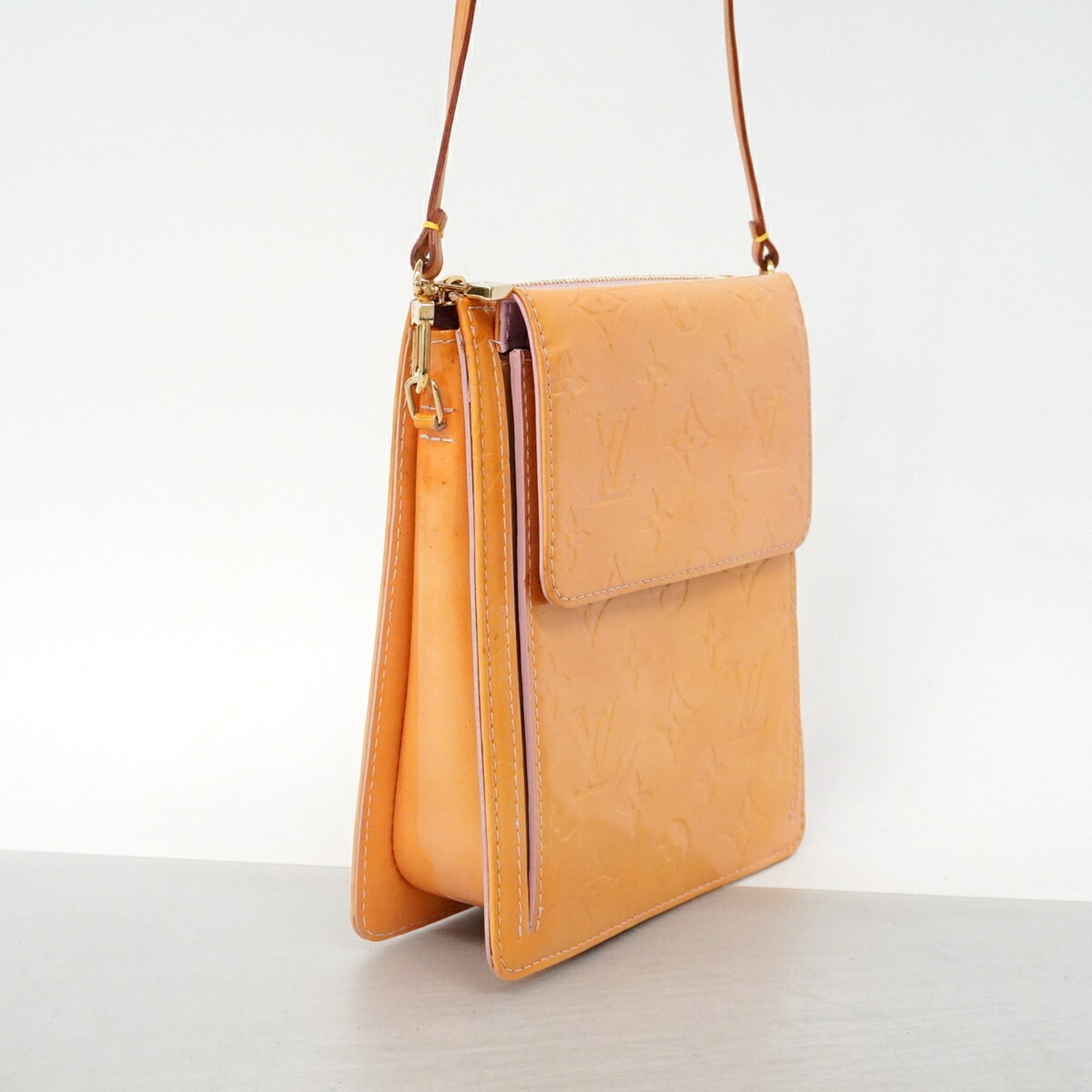 Louis Vuitton Rose Handbag (Pre-Owned)