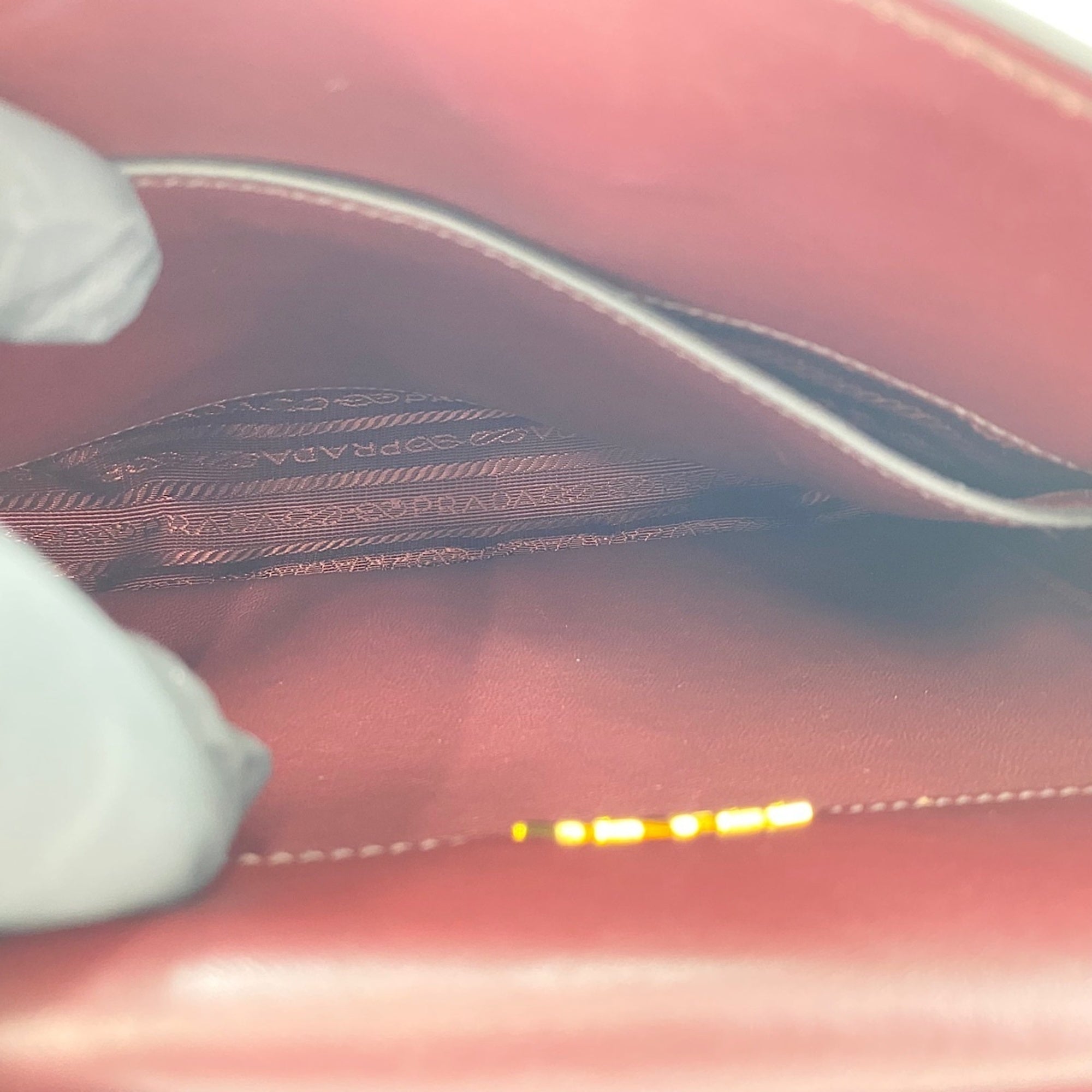 Prada Red Color Leather Shoulder Bag (Pre-Owned)
