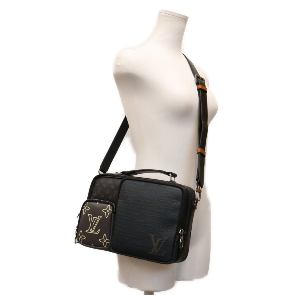 Louis Vuitton Black Monogram Eclipse Shoulder Bag (Pre-Owned)