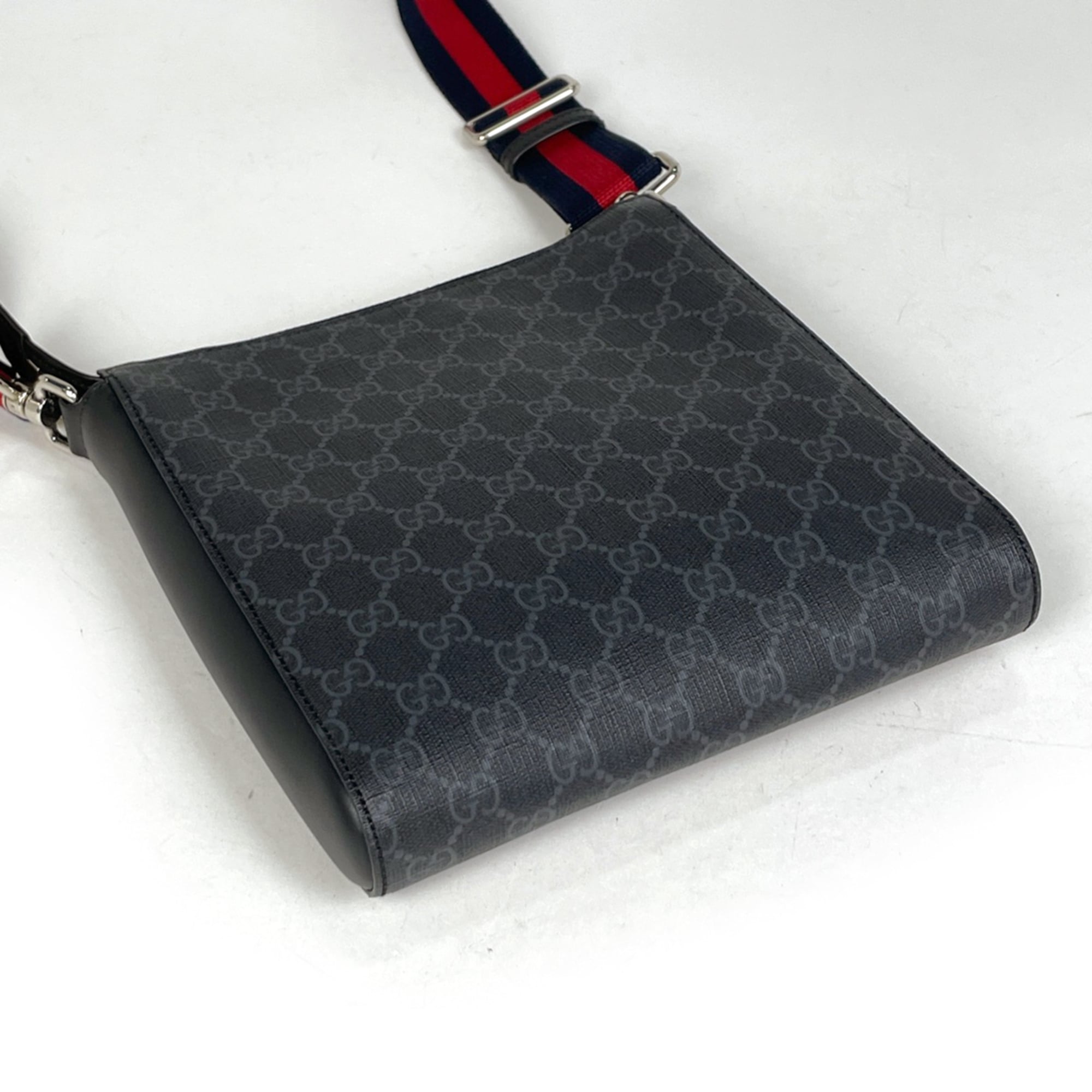 Gucci Black Gg Supreme Messenger Bag (Pre-Owned)
