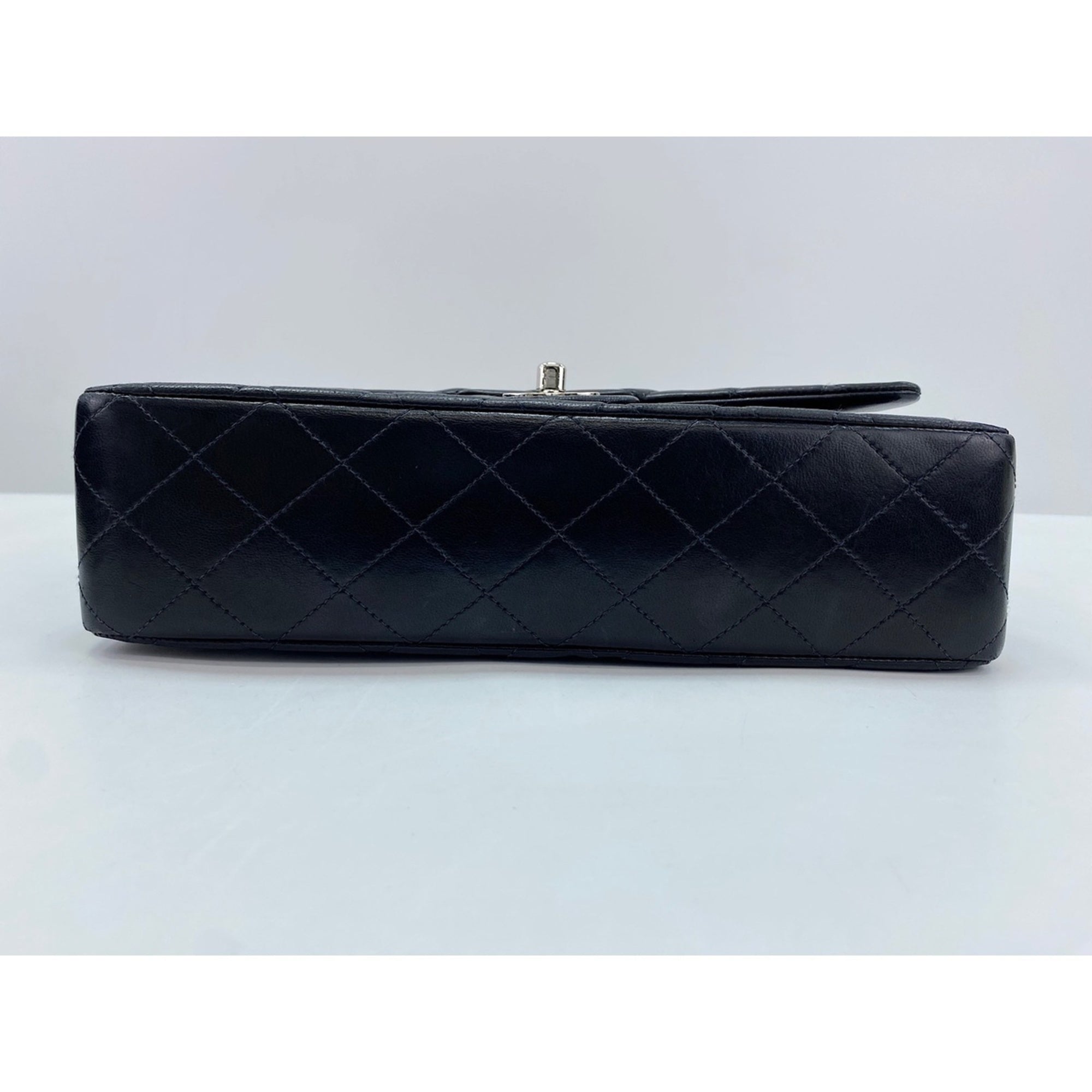 Chanel Black Shoulder Bag (Pre-Owned)