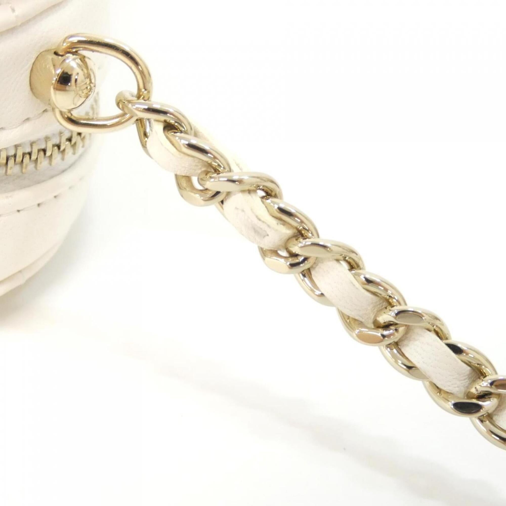 Chanel White Leather Shoulder Bag (Pre-Owned)