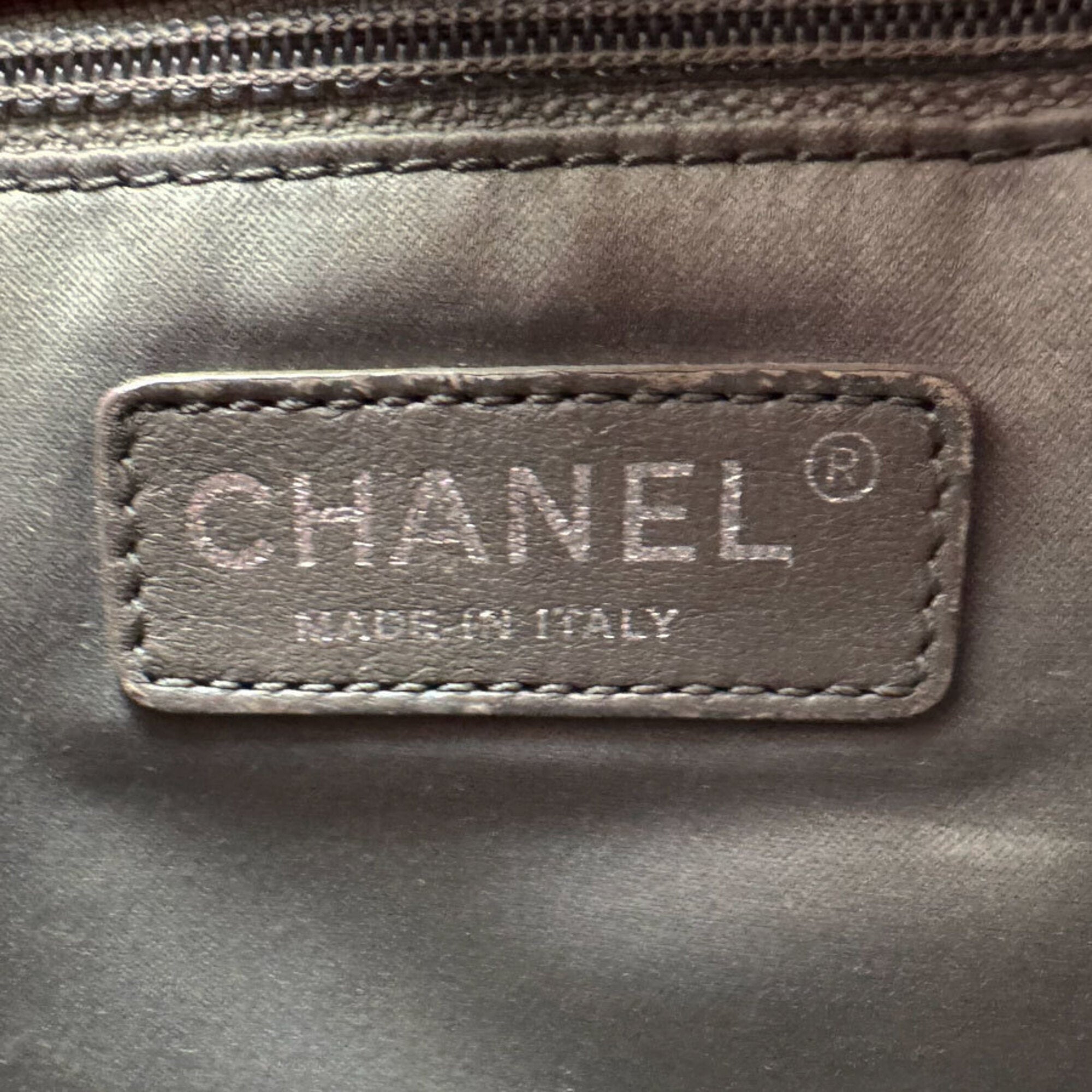 Chanel Red Color Grained Calfskin Handbag (Pre-Owned)