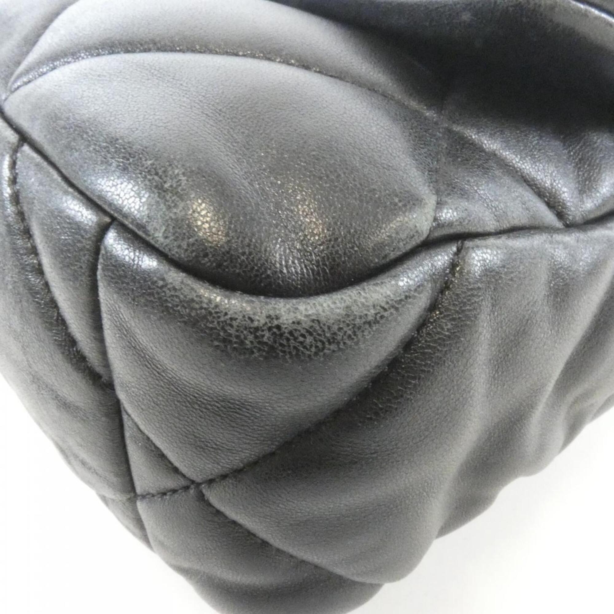 Chanel Black Leather Shoulder Bag (Pre-Owned)